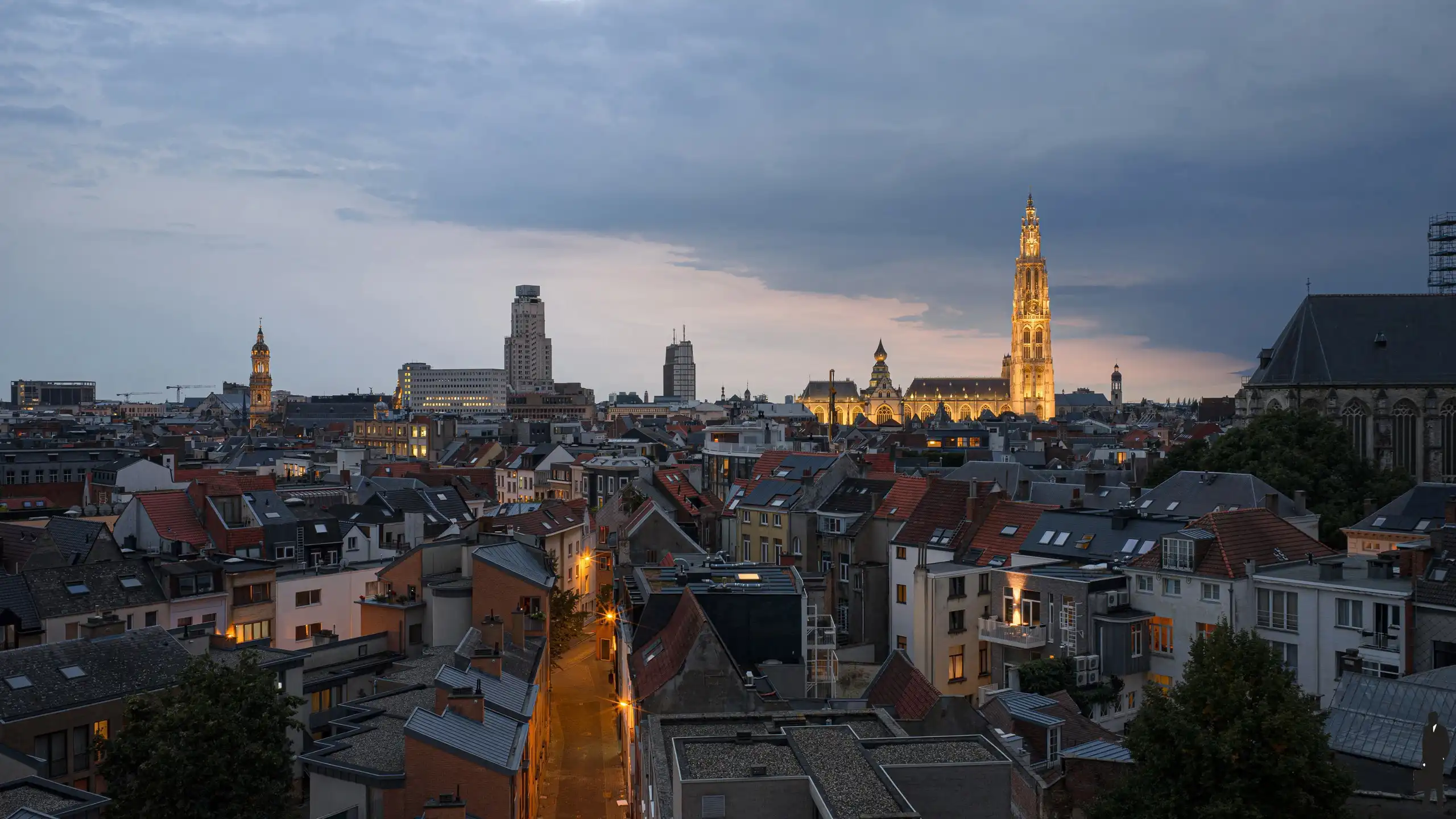 Hoofdfoto van de publicatie: Karaktervol duplex penthouse met charmant terras in historisch Antwerpen