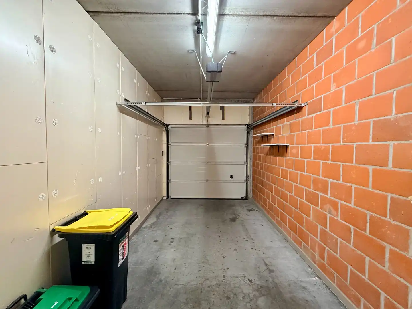 Modern appartement met 2 slaapkamers, terras en garage op centrale ligging te Wakken! foto 12