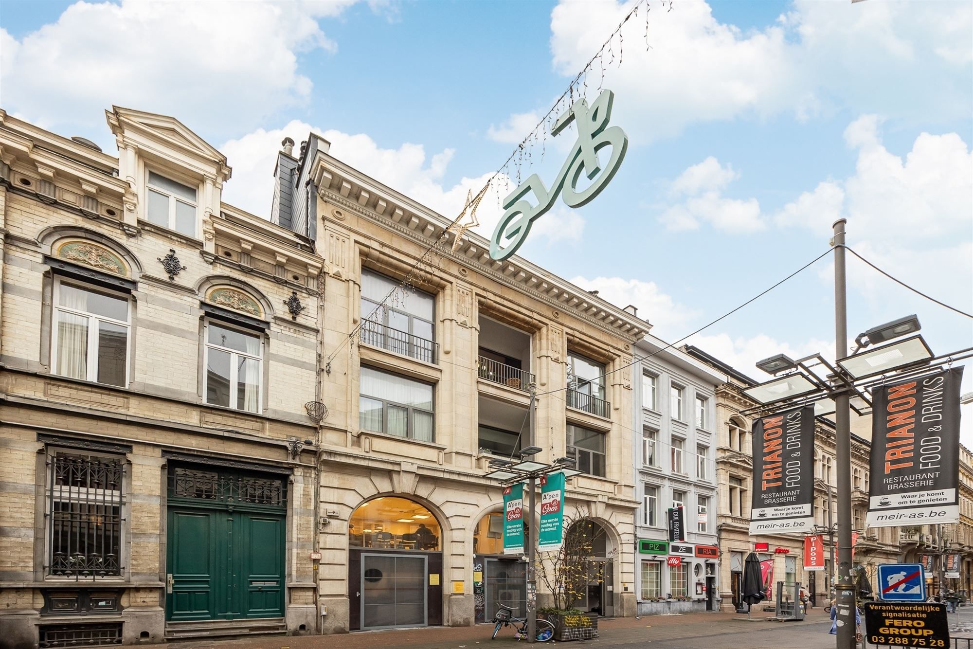 Ruim en lichtrijk 2 slpkr. app. met terras op TOPlocatie foto 2