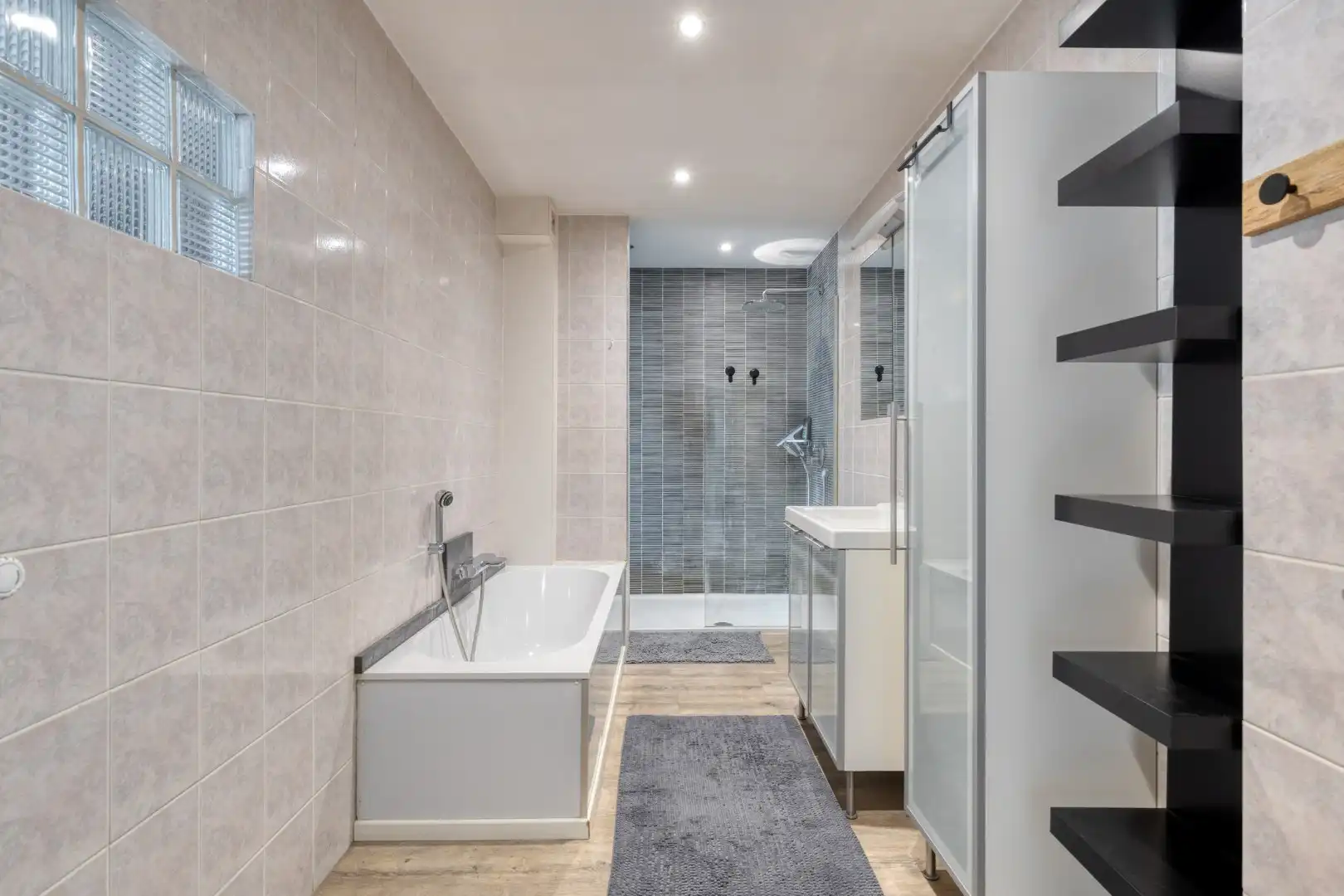 Ruim tweekamerapp. in Bevegem met dubbele garage! foto 9