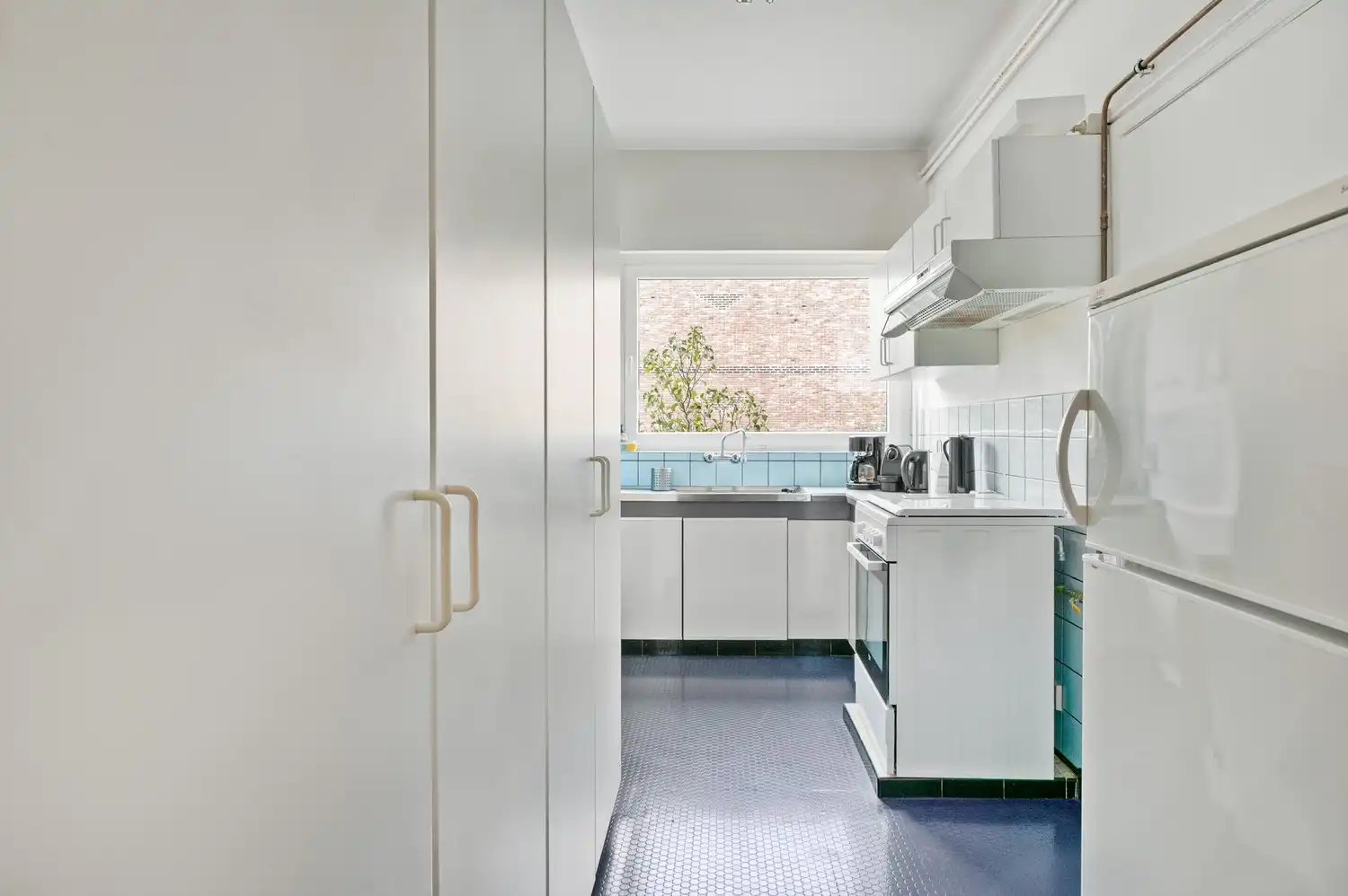 Groot 2 slaapkamer appartement met terras in een doodlopende straat in het centrum van Wijnegem! foto 7