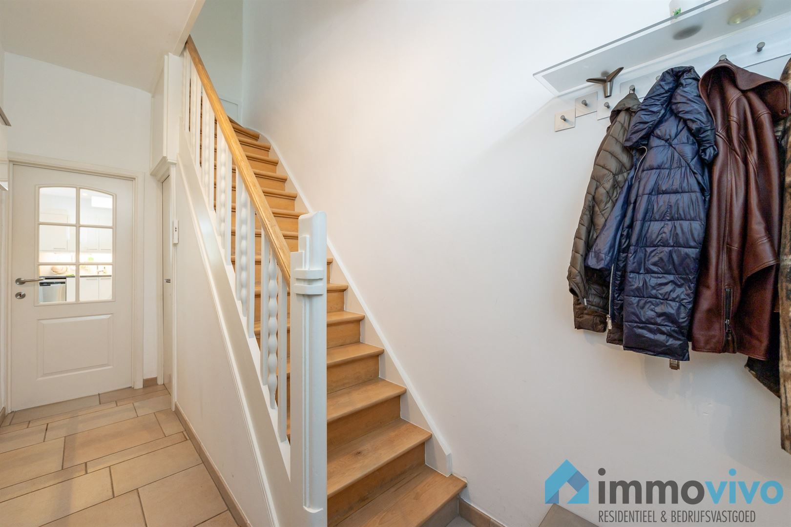 Woning met vier slaapkamers, privé oprit en leuke tuin foto 17