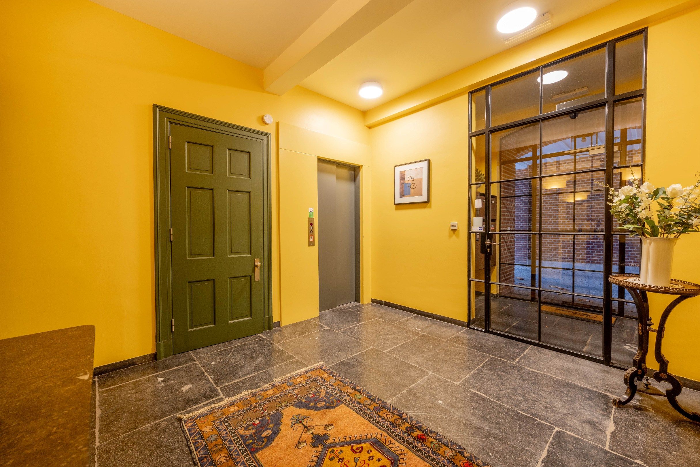 INSTAPKLAAR APPARTEMENT MET ZONNIG TERRAS foto 3