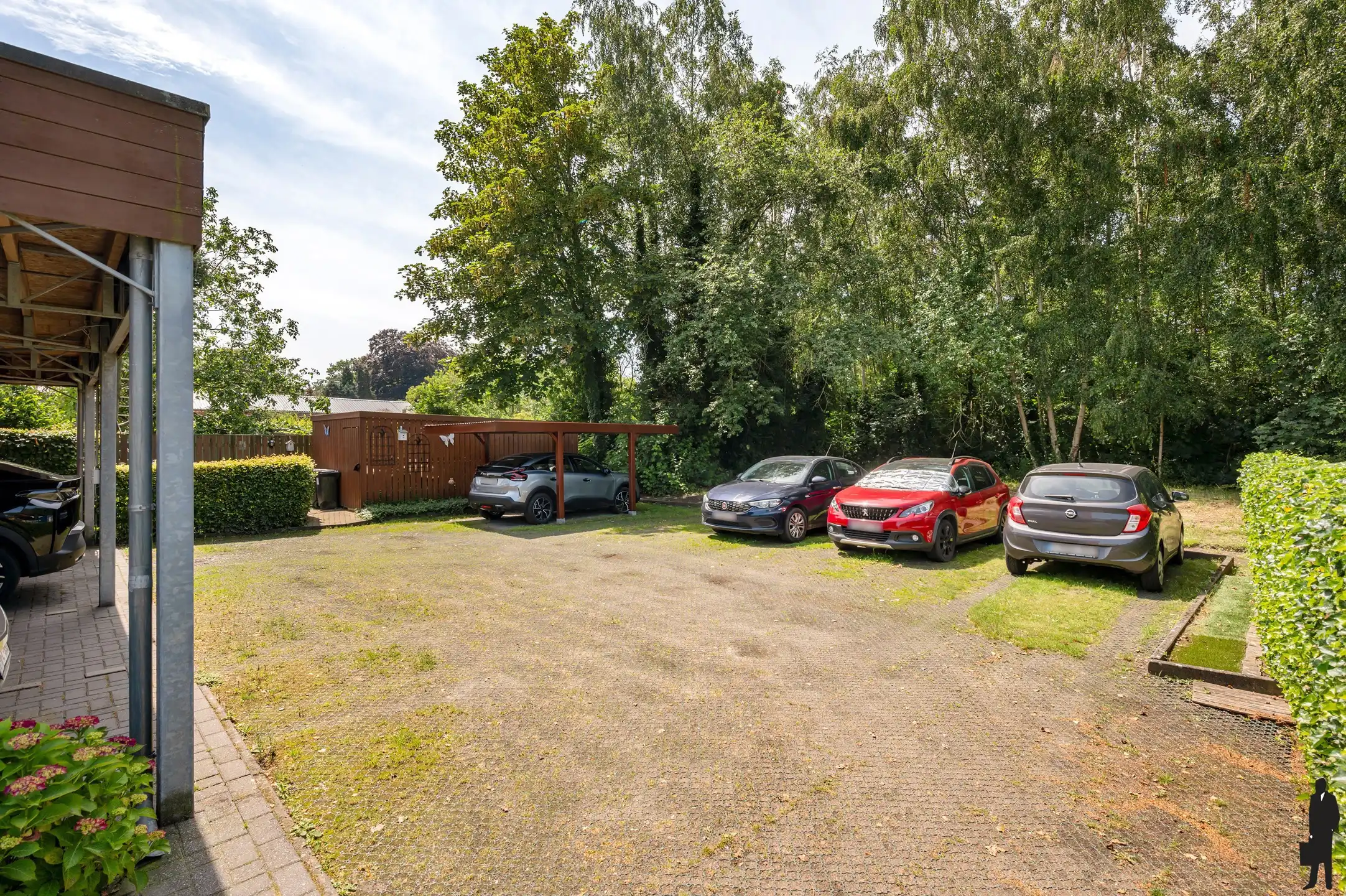 Instapklaar duplex appartement met 2 slaapkamers, ruim terras en carport&nbsp;in het centrum van Essen. foto 28