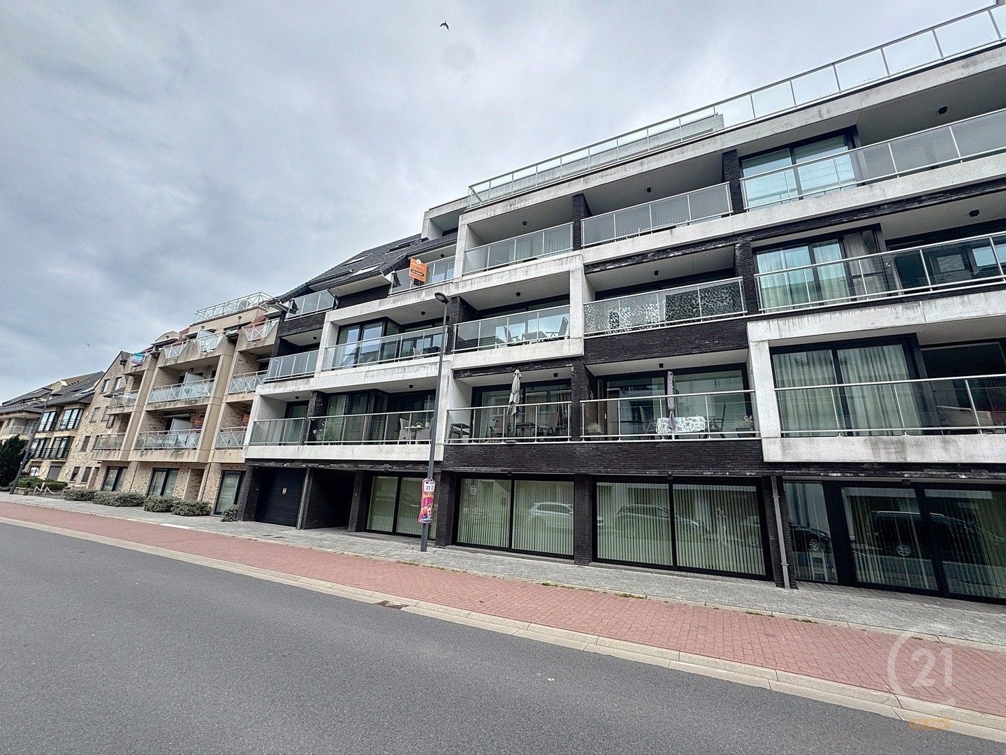 Instapklaar appartement met terras – Gelegen in het hart van Westende-Dorp foto {{pictureIndex}}