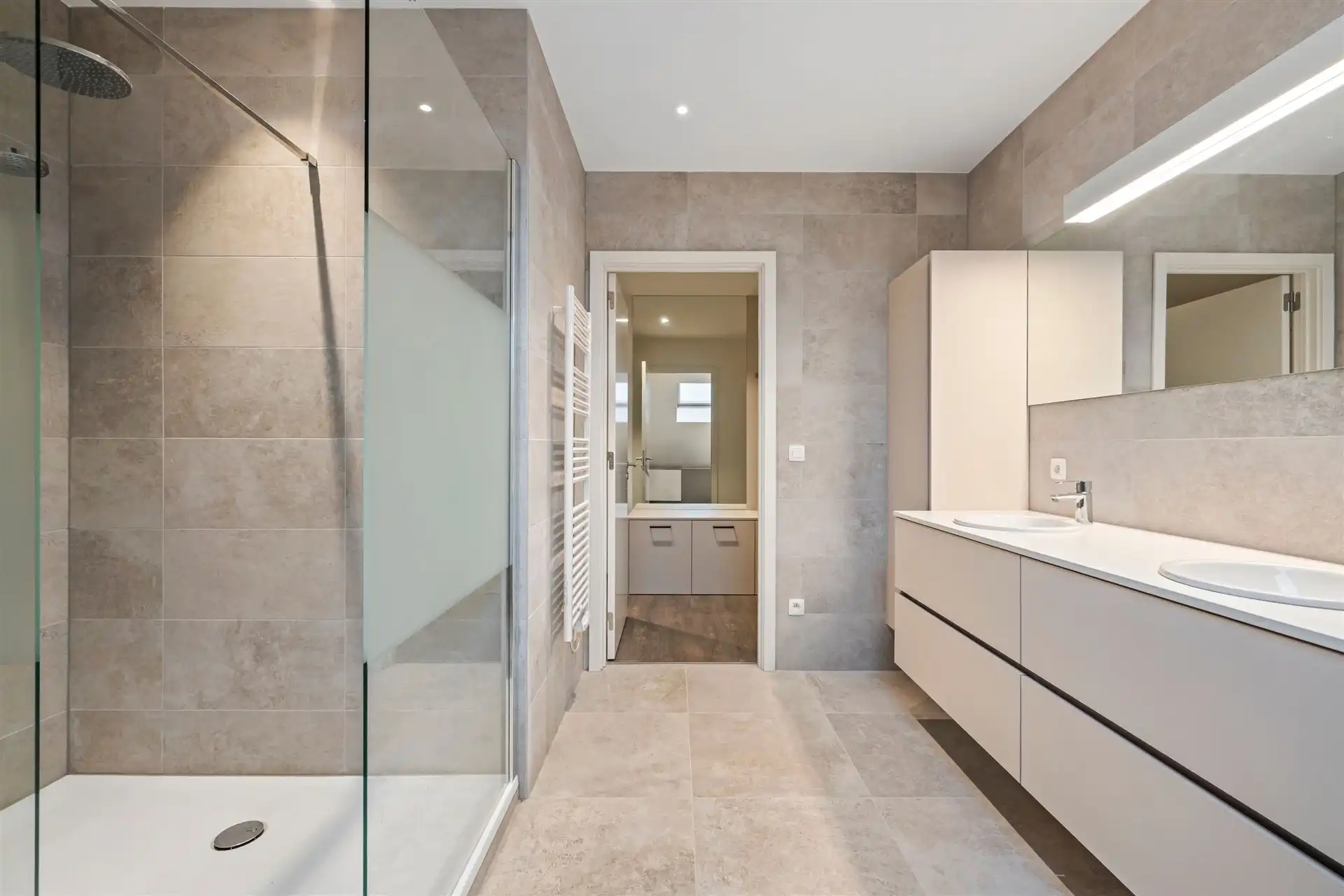 Uitzonderlijk ruim duplex appartement met loft allures in het hartje Sint-Niklaas (220m²) foto 15