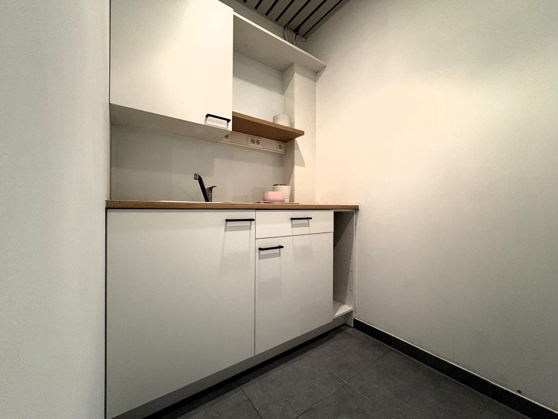 Polyvalent handelspand/kantoorruimte op topligging in centrum Waregem foto 7