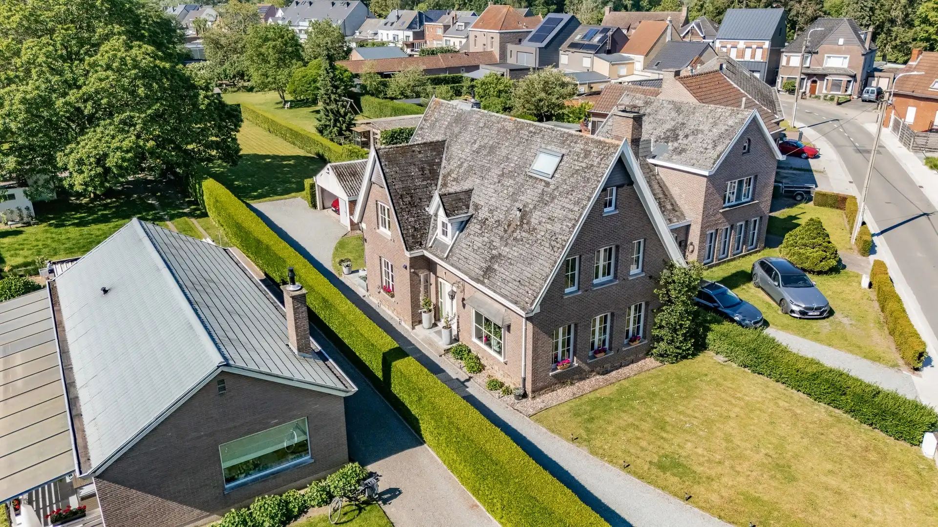 Karaktervolle villa in het charmante Schellebelle met grote tuin foto {{pictureIndex}}