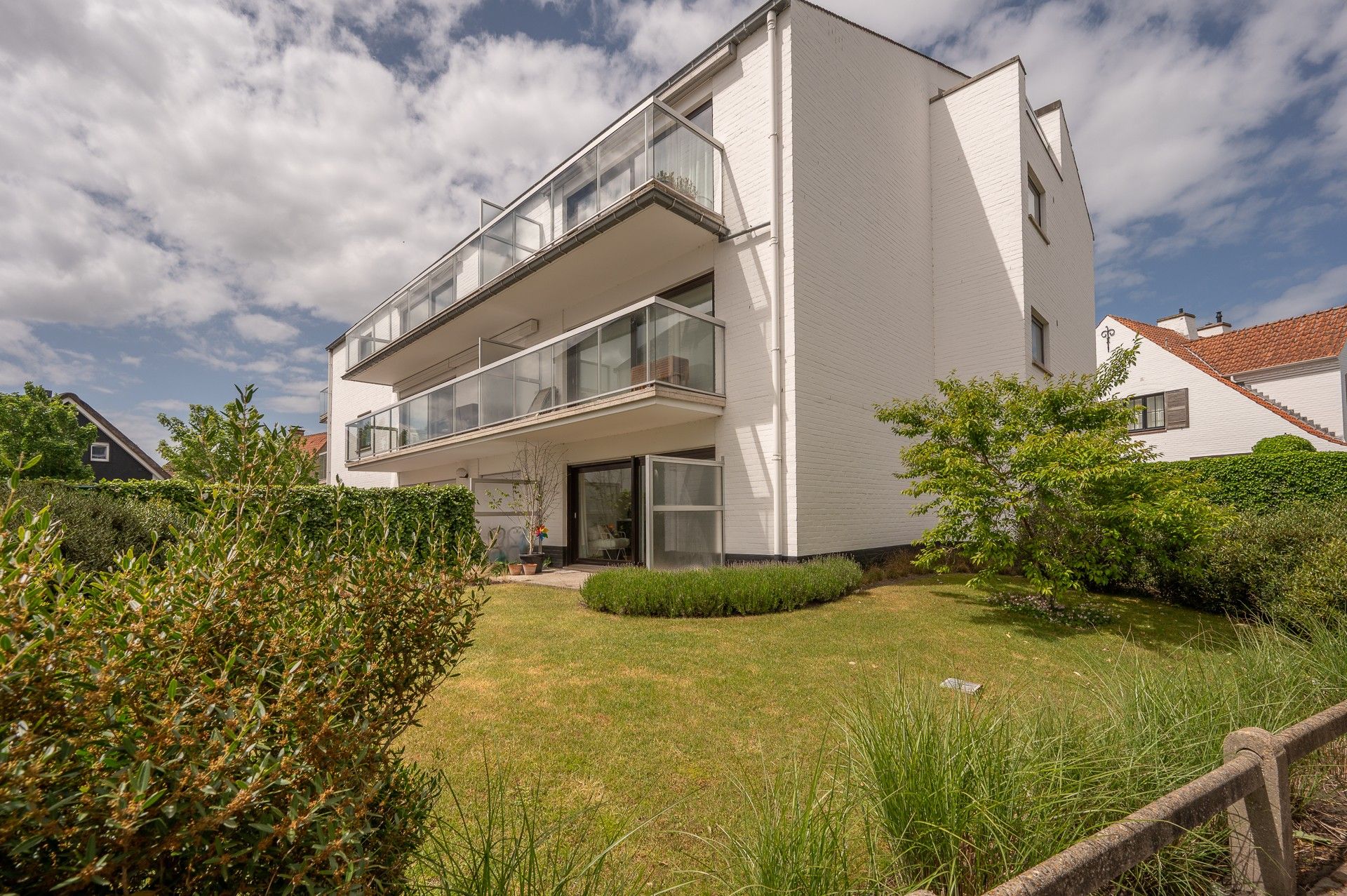 Smaakvol appartement met tuin en terras foto 18