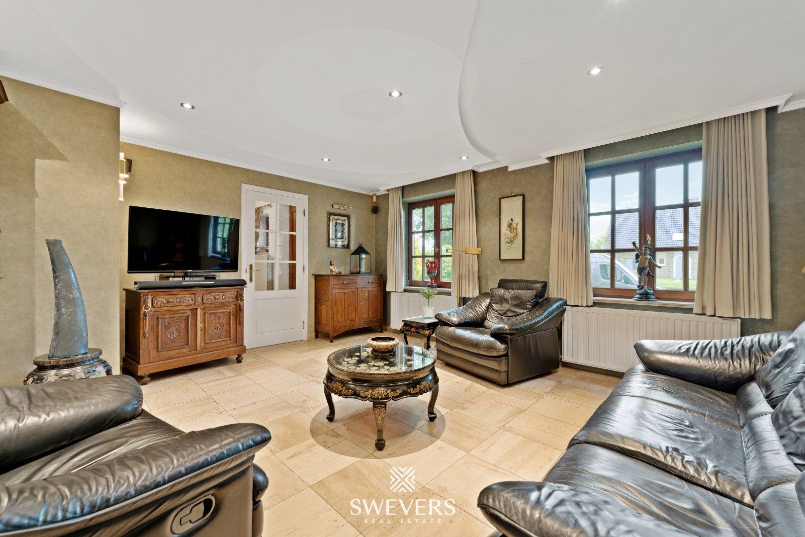 Ruime woning ( 345 m2 ) met 4 SLPK op prachtig perceel van 21a50ca foto 4