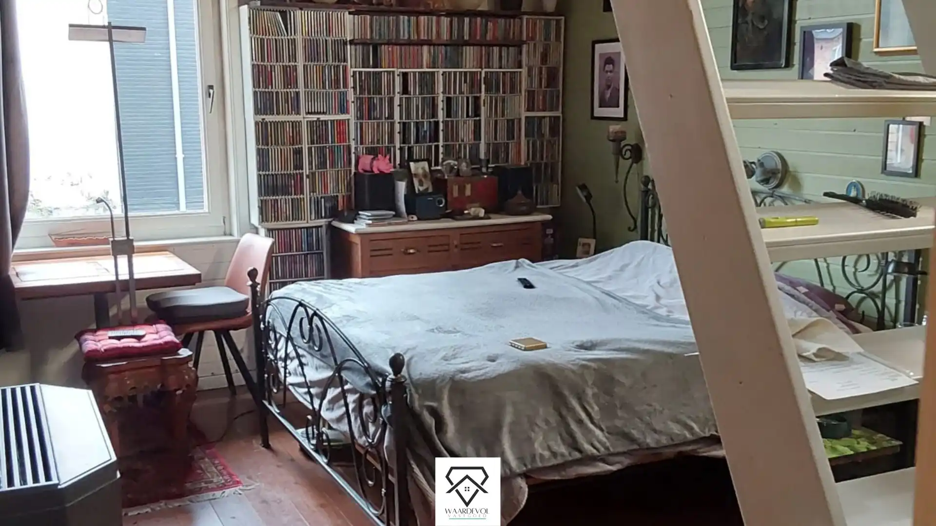 Wijze stadswoning met buitenruimte en potentieel te koop foto 8