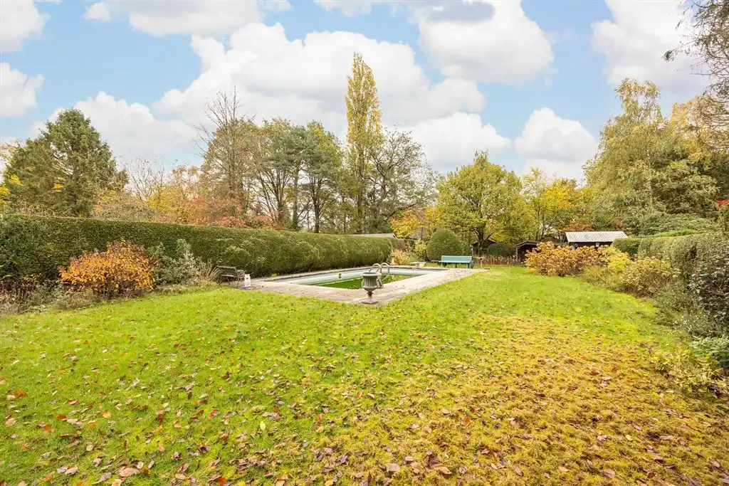 Te renoveren charmante villa met zwembad foto 18