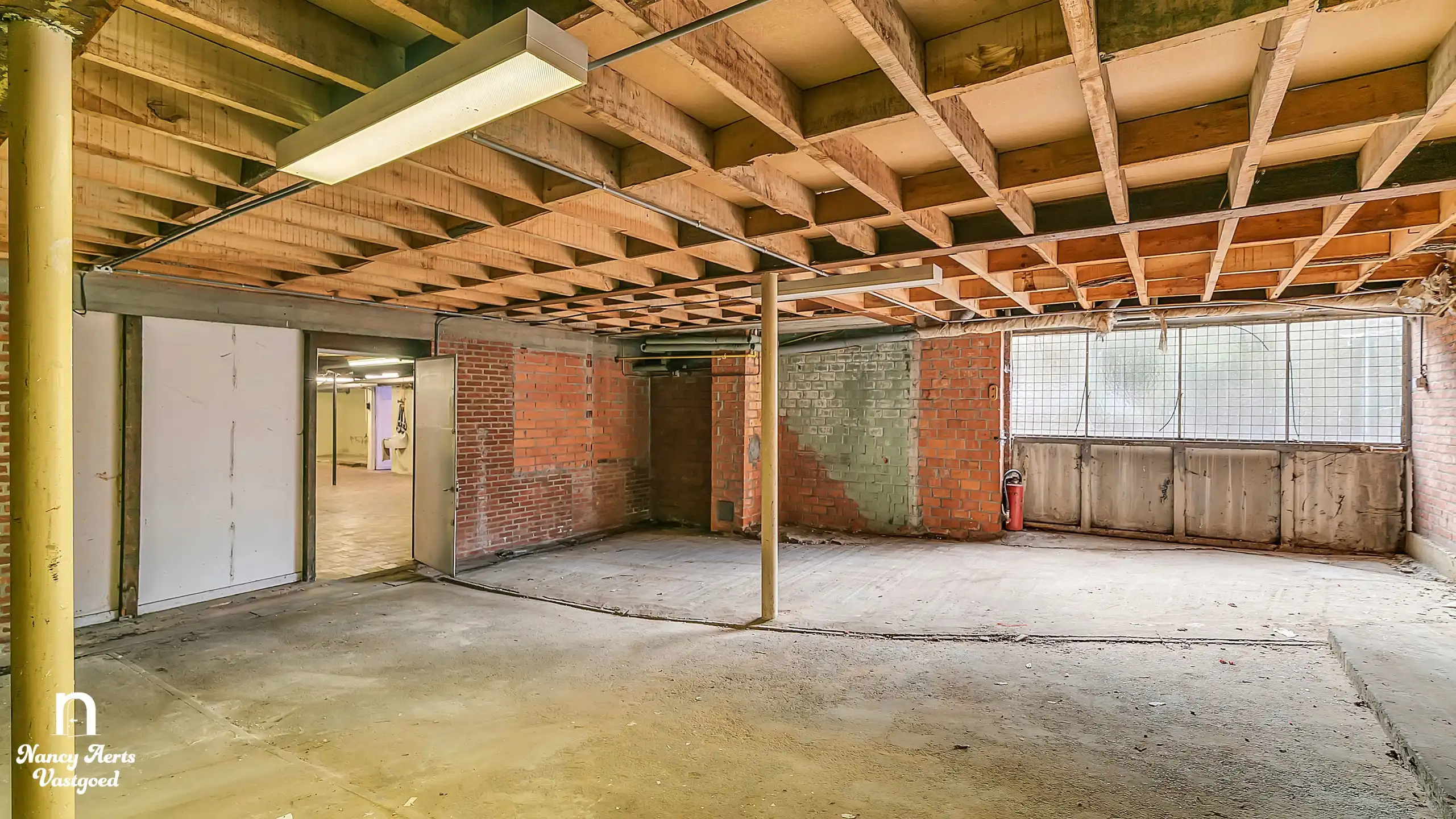 Handelspand van 395 m² in het centrum van Beringen foto 31