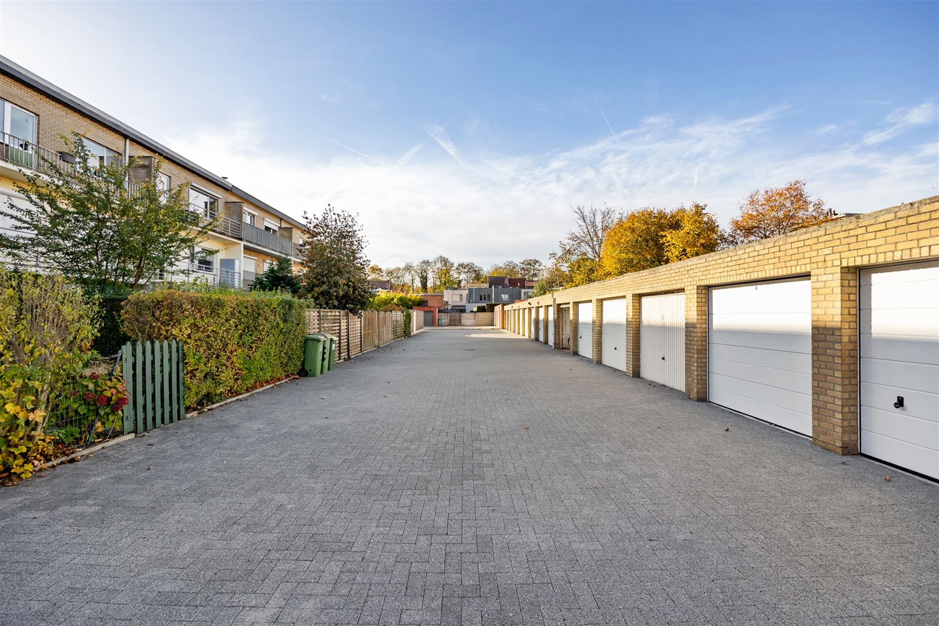 Rustig Gelegen Appartement met 2 Terrassen en Garage foto 16