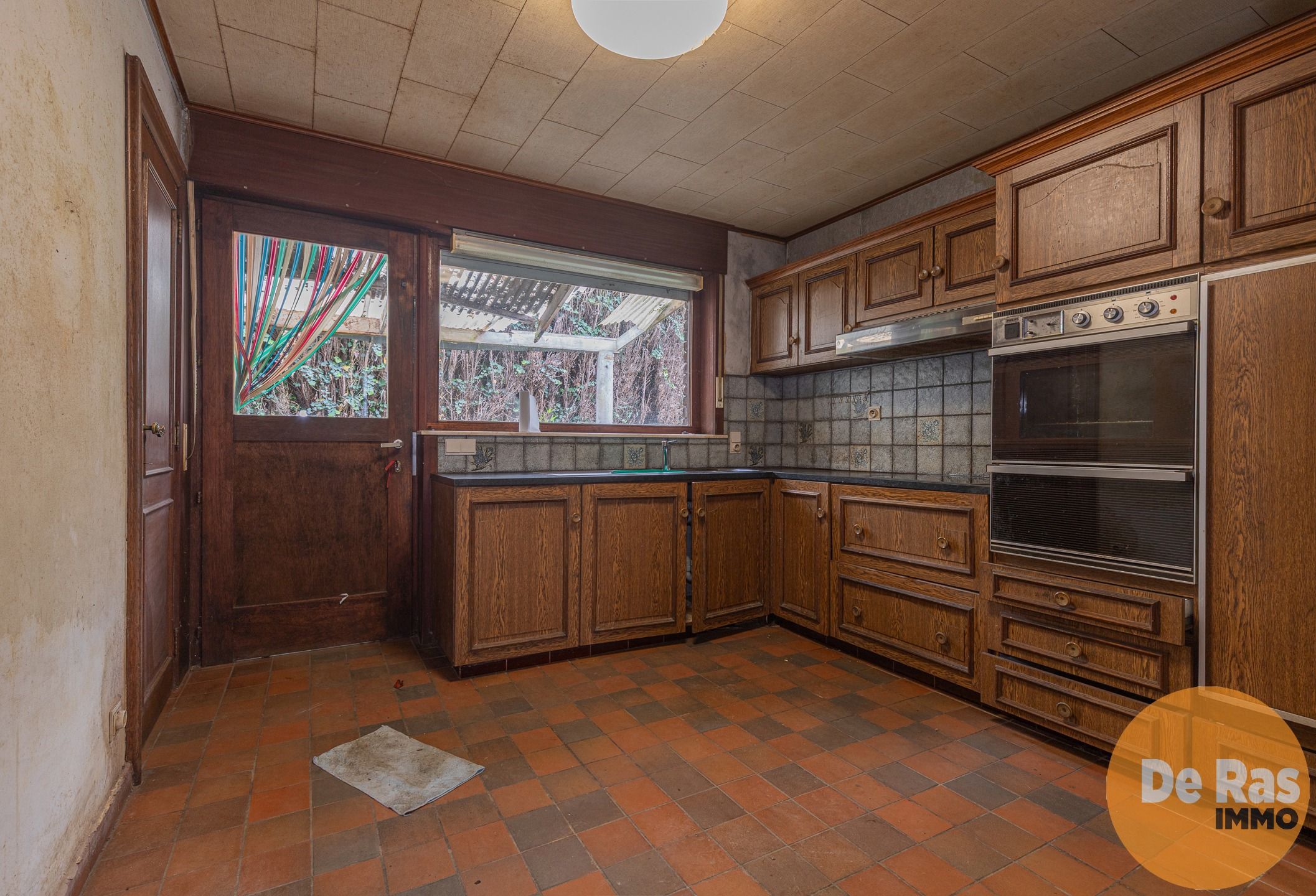 HILLEGEM - Te renoveren woning op een unieke locatie foto 13