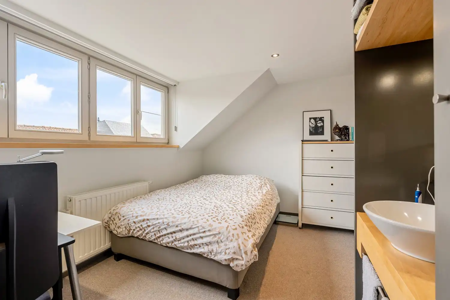 Grondig en stijlvol gerenoveerde burgerwoning met 5 slaapkamers, 3 badkamers en een tuin te centrum Leuven! foto 28