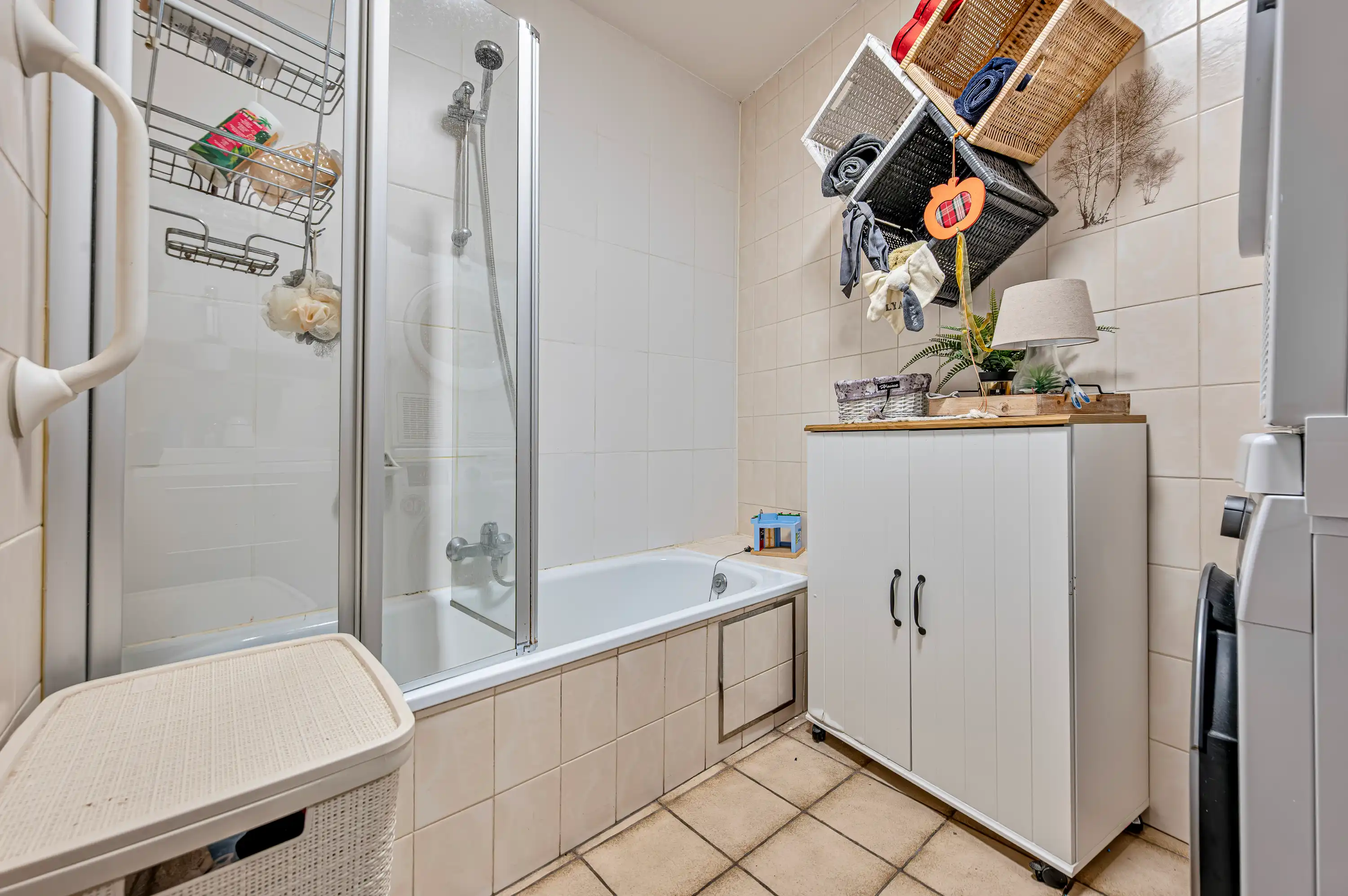 Appartement op het gelijkvloers met twee slaapkamers, een gezellig terras en een privatief tuintje. Ideaal als investering of als comfortabele eigen woonst. foto 11