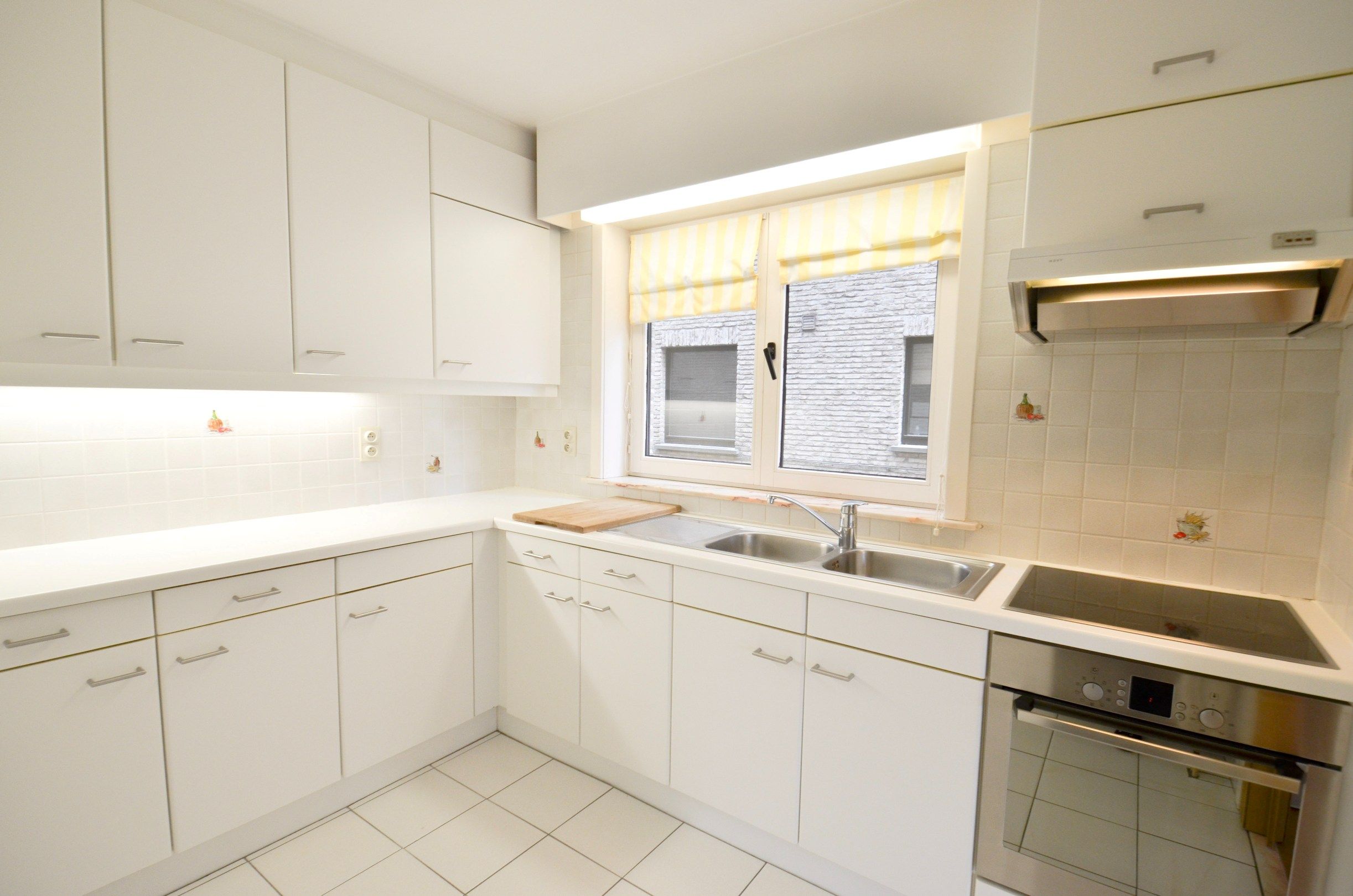 Lichtrijk hoekappartement met ruime terrassen gelegen in een klein residentie. foto 9