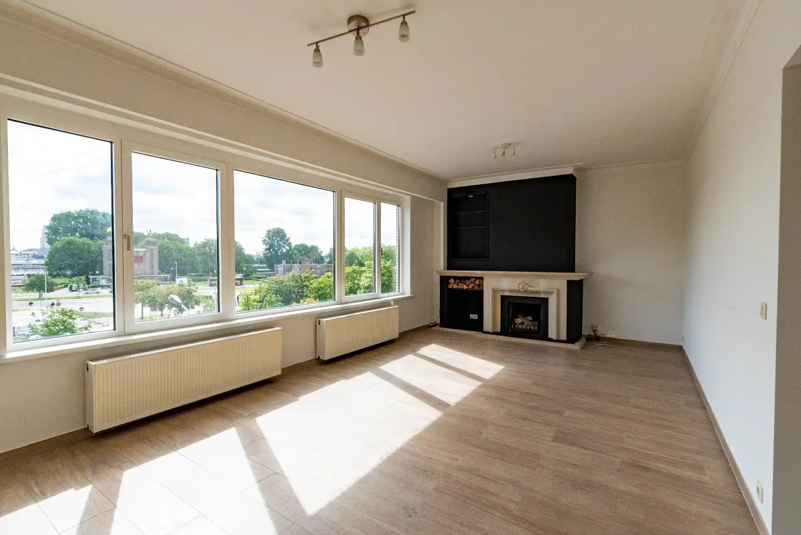 2 slaapkamer appartement met veel lichtinval met uitzicht foto {{pictureIndex}}