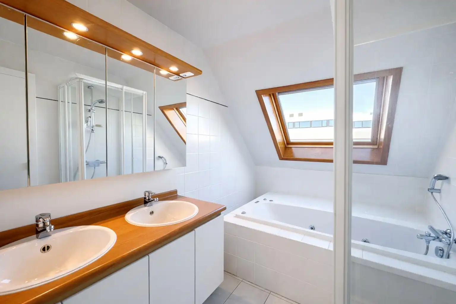 Grote woning met garage en tuin te Knokke  foto 21