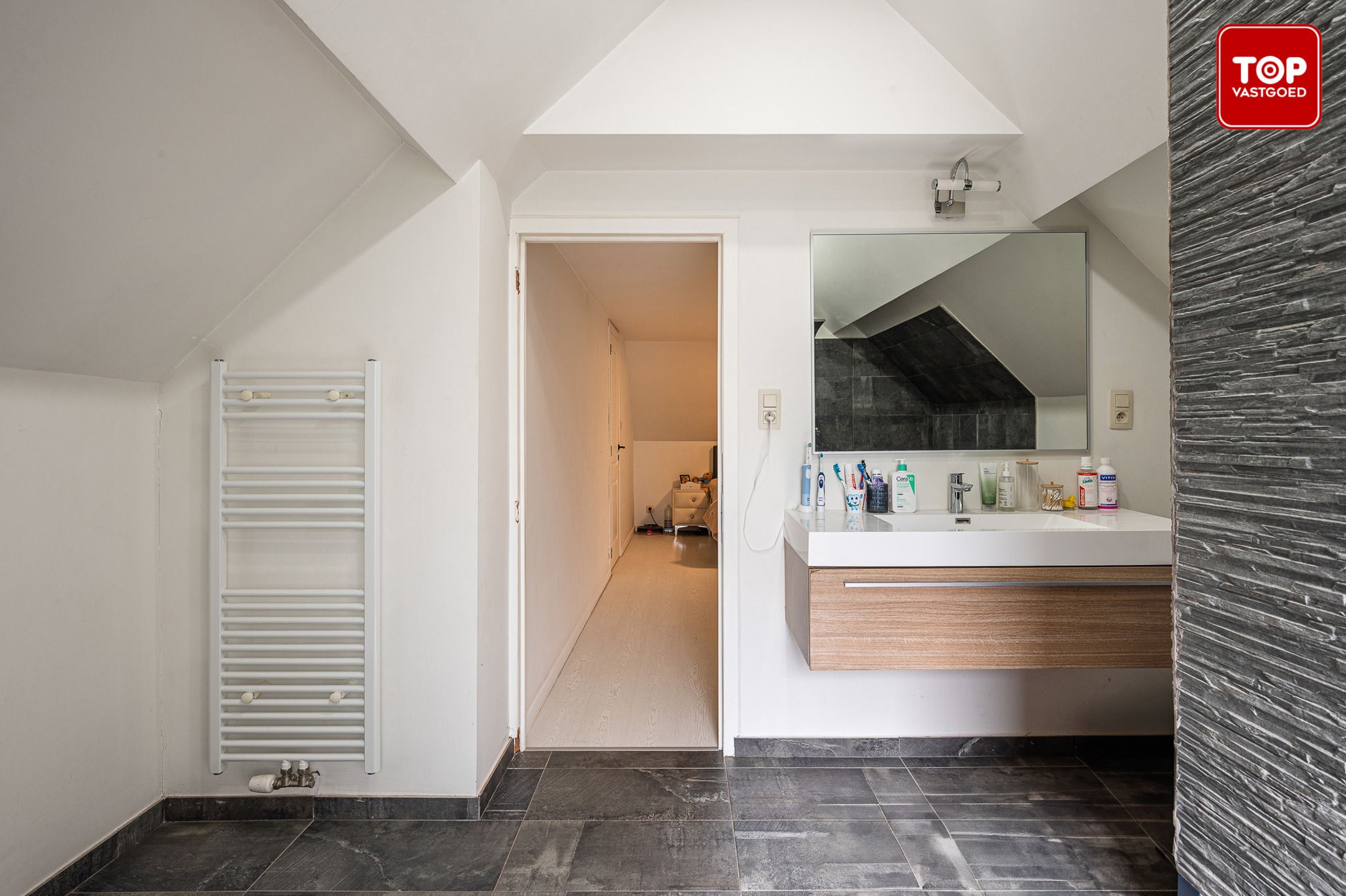 Alleenstaande woning met 3 slaapkamers, 2 badkamers en inpandige garage  foto 22