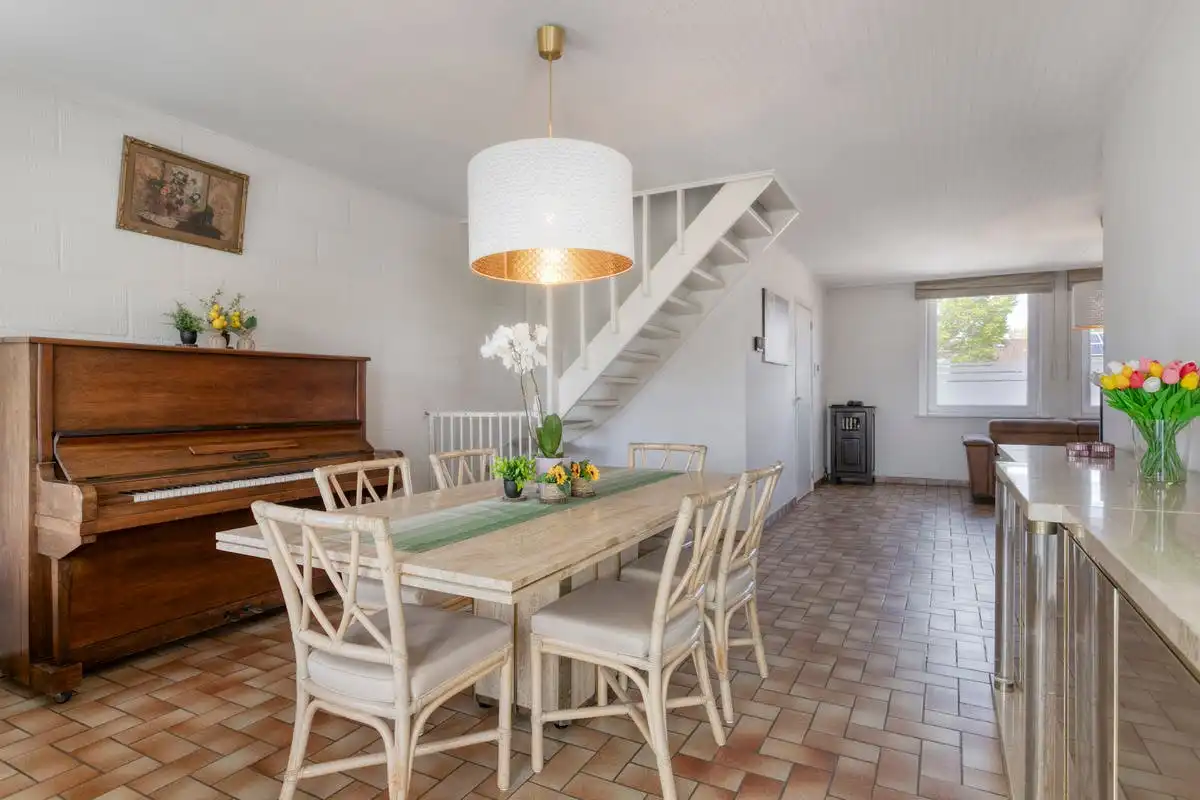 Instapklare woning in rustige wijk te koop in Kortrijk! foto 2