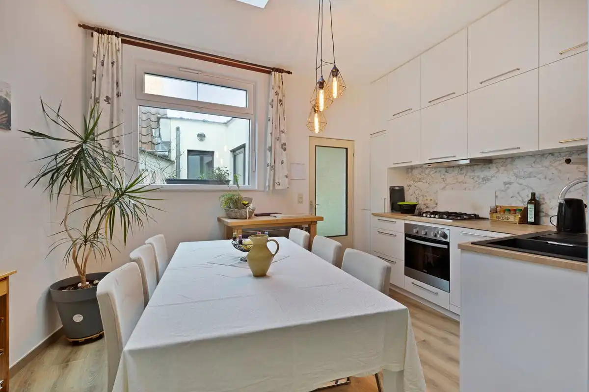 Huis te koop met stadskoer vlakbij Gent-Sint-Pieters.  foto 5