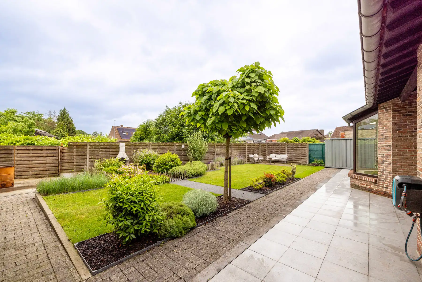 Ruime gezinswoning met garage en tuin op 557m2 grond foto 21