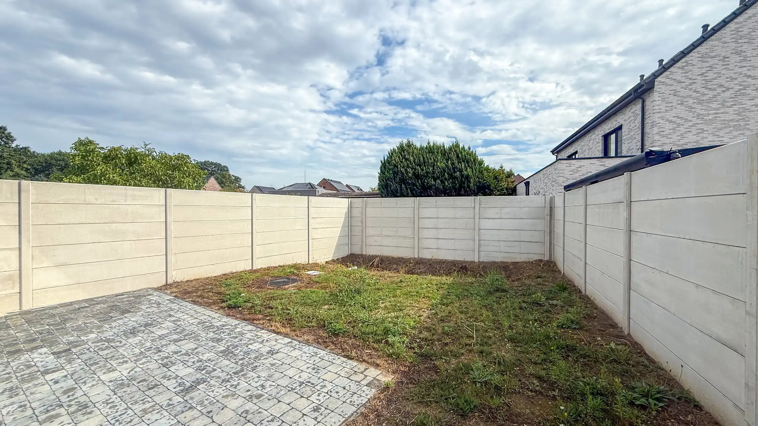 Kwalitatief afgewerkte nieuwbouwwoning op centrale ligging! foto 41