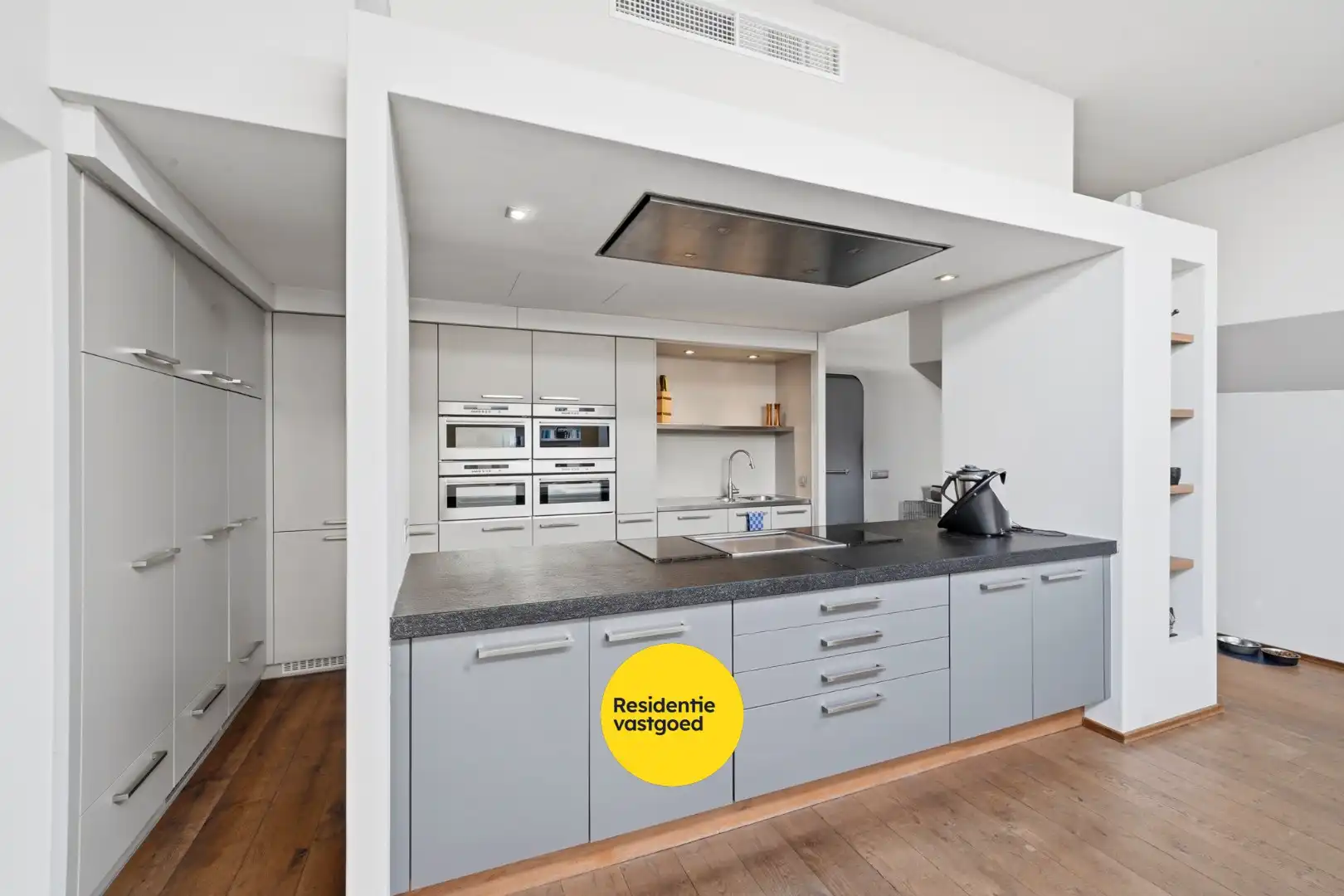 Unieke woonboot met B&B en vergunde ligplaats in Plassendale foto 11