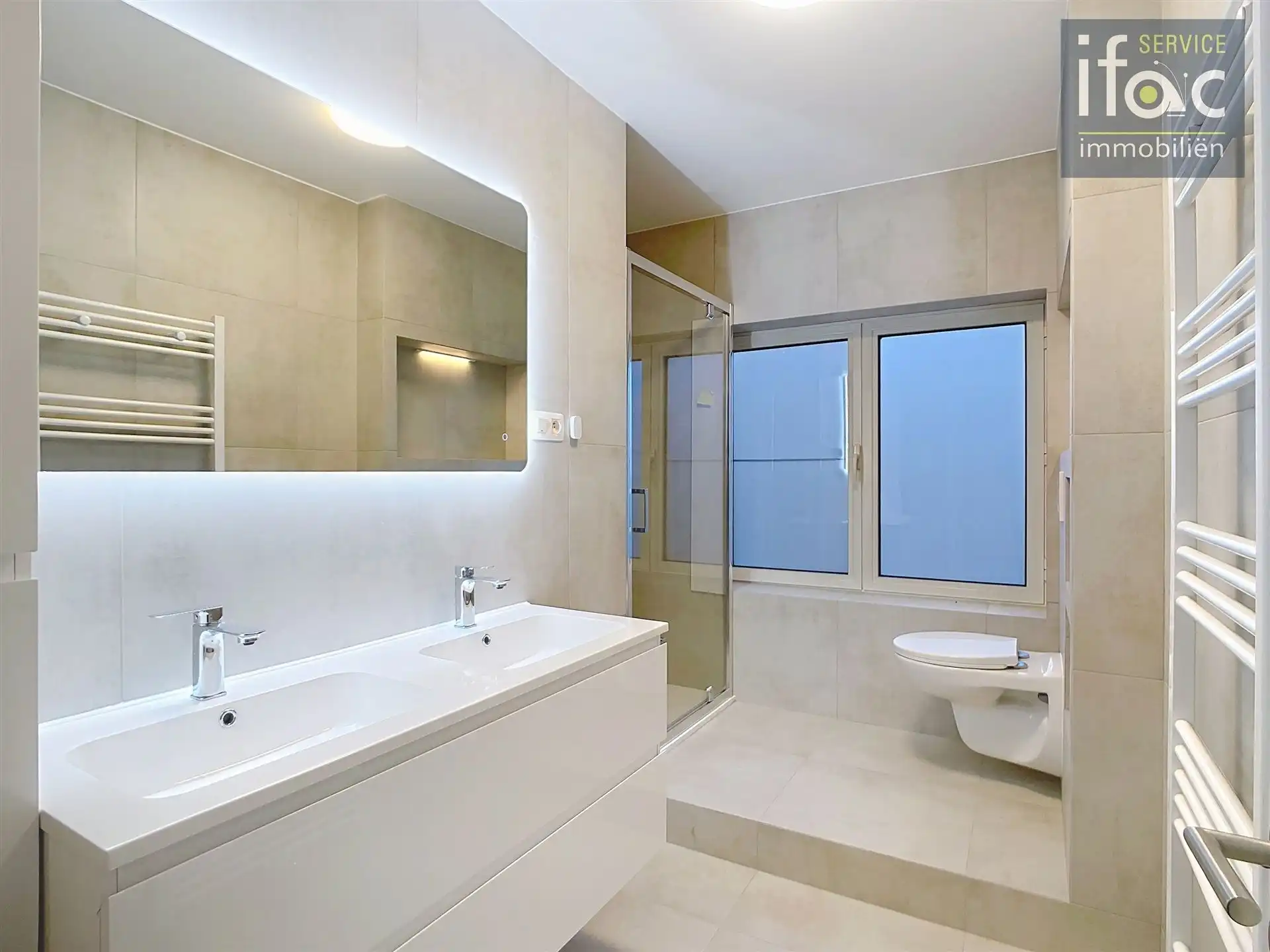 Volledig gerenoveerde woning met tuin, parking, 3slpks, badk foto 14