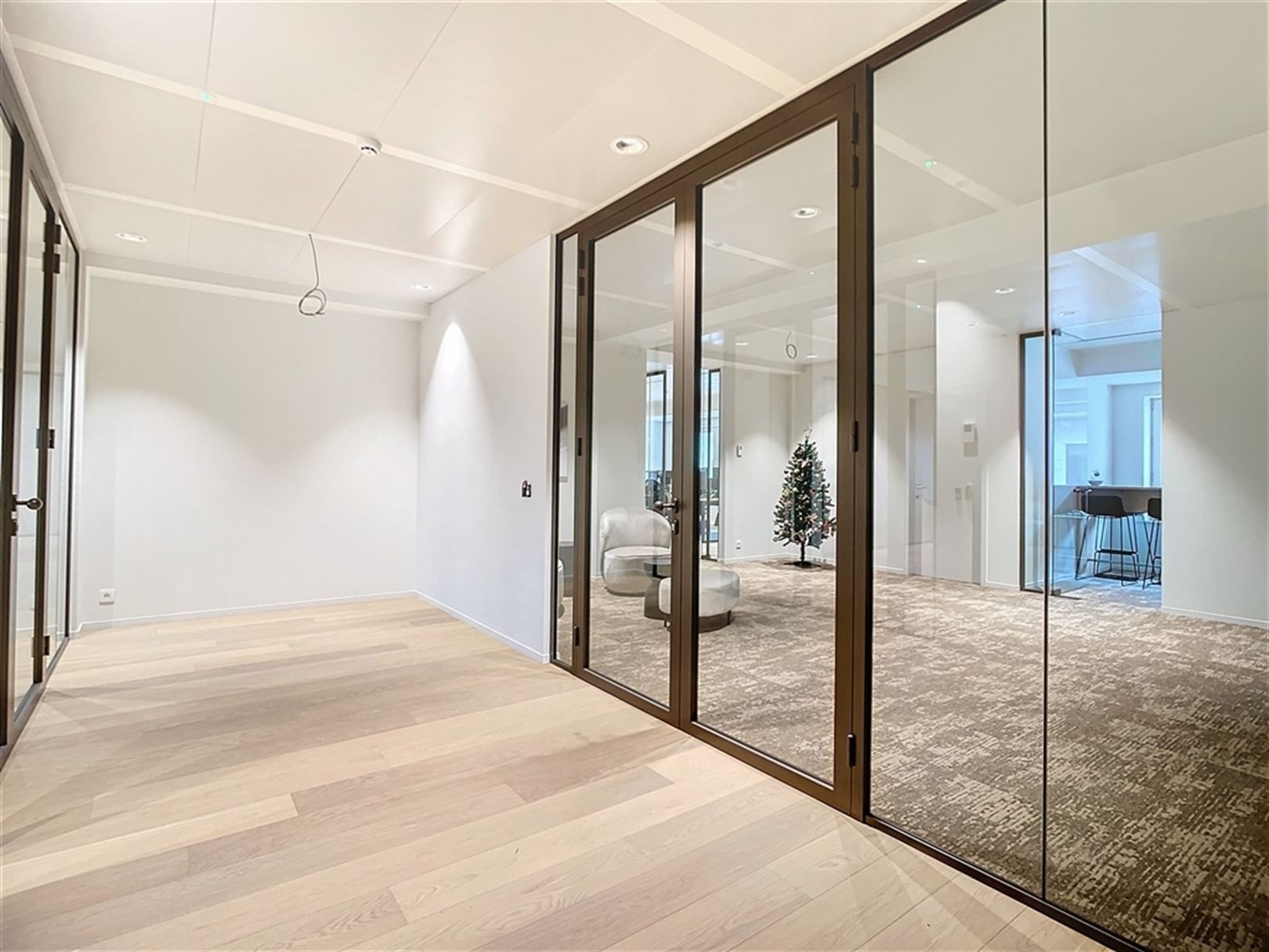 Kantoorgebouw foto 8