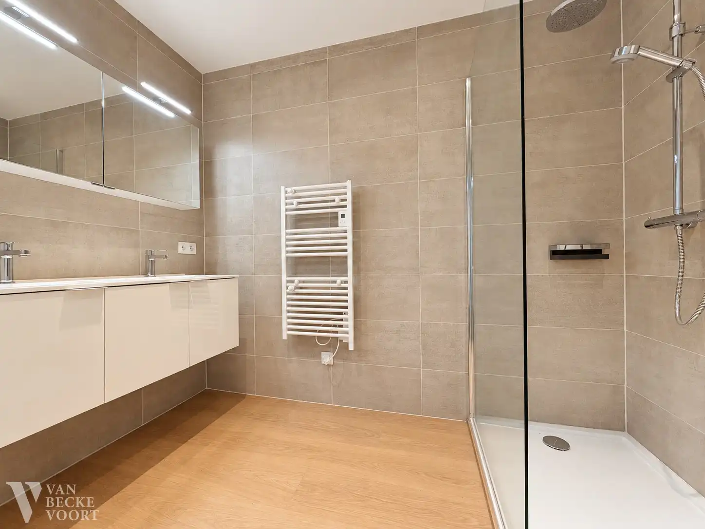 3-slaapkamerappartement met terrassen en uitzicht op de groene boulevard foto 8