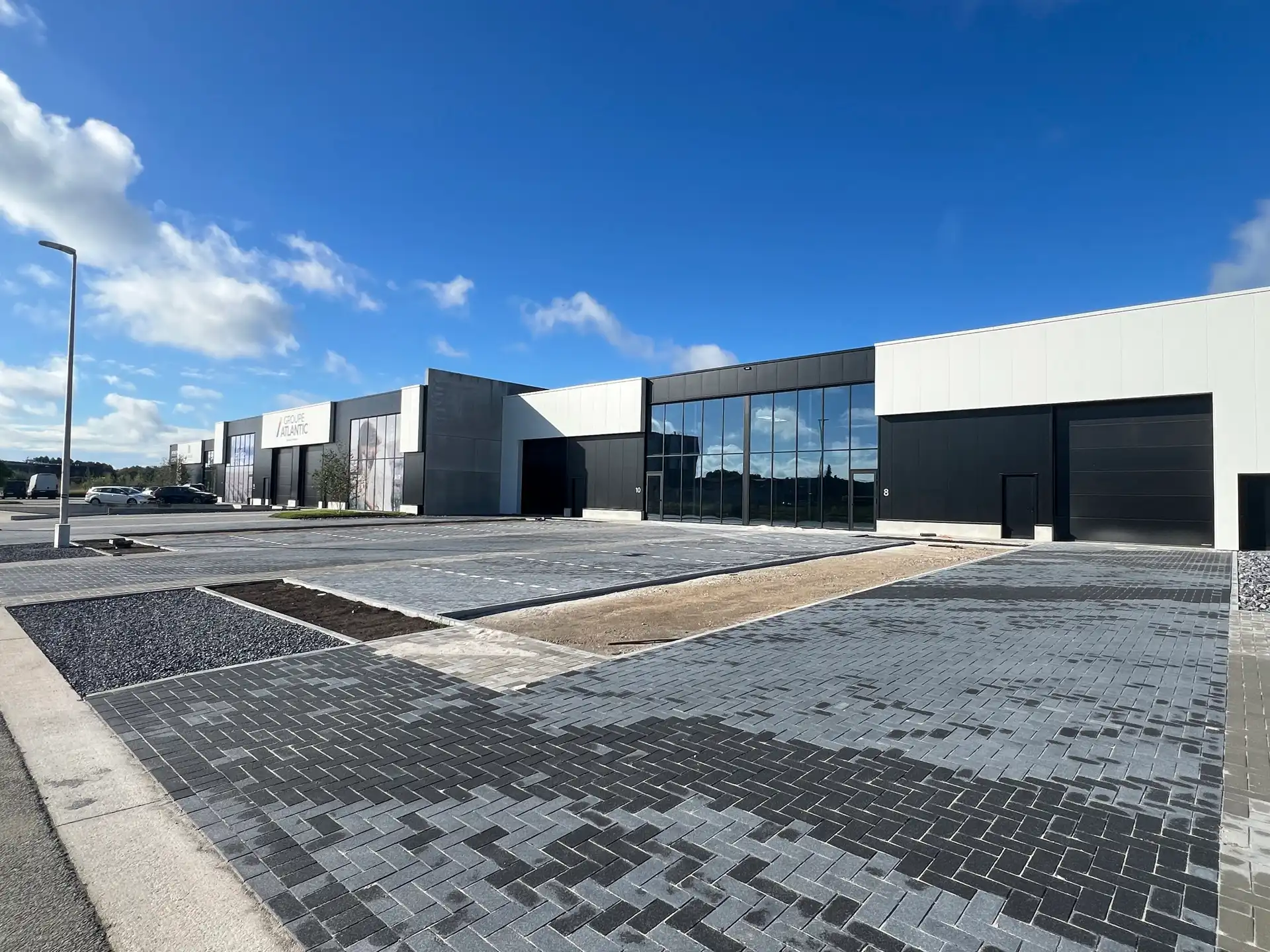 NIEUWBOUW BEDRIJFSHAL VAN 600M² VLAKBIJ DE E314 foto {{pictureIndex}}