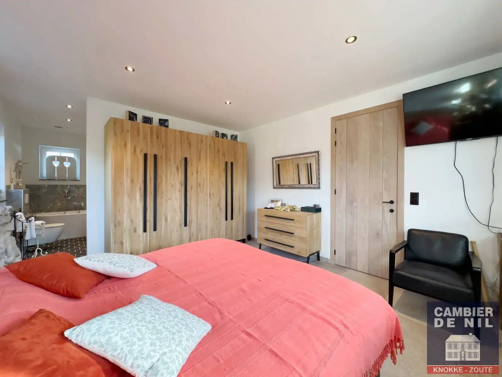 Alleenstaande woning in een residentiële omgeving foto 13