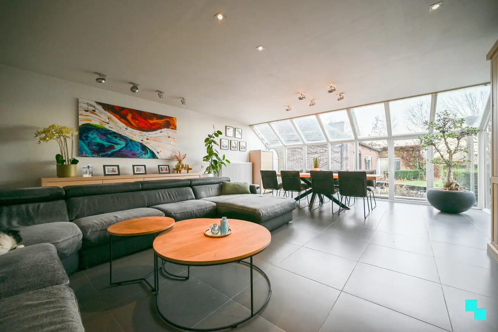 Uitzonderlijke eigendom bestaande uit een gezinswoning & afzonderlijk (kantoor)gebouw te Izegem foto 8