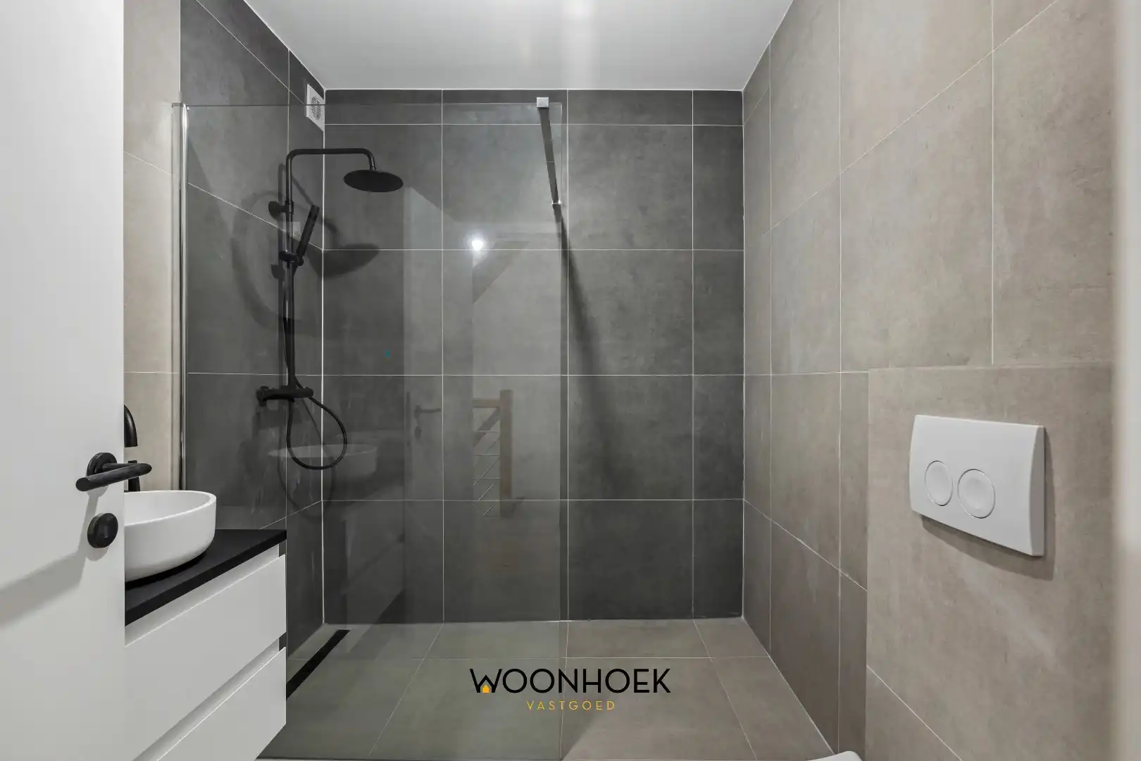 Gerenoveerde, 4-slpk woning met 2 badkamers en tuin! foto 10