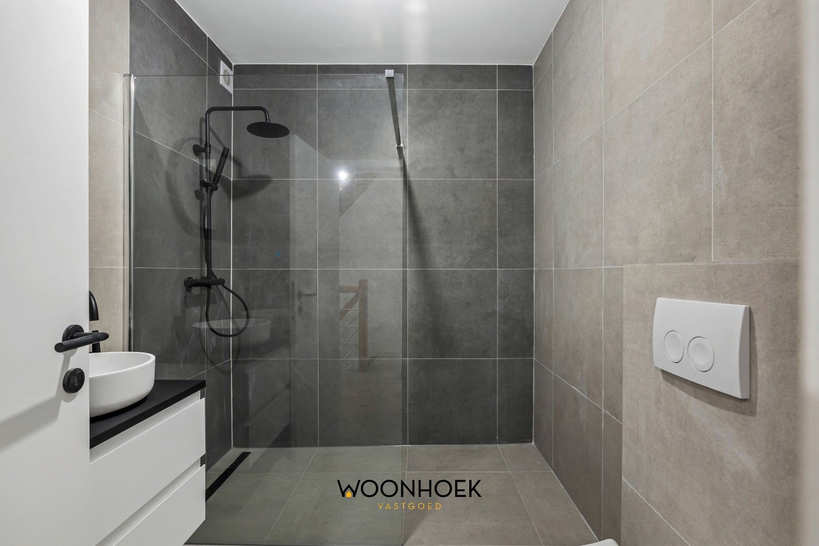 Gerenoveerde, 4-slpk woning met 2 badkamers en tuin! foto 10