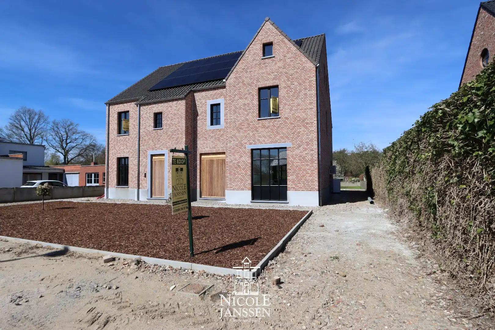 Nieuwbouwwoning van 216m² foto {{pictureIndex}}