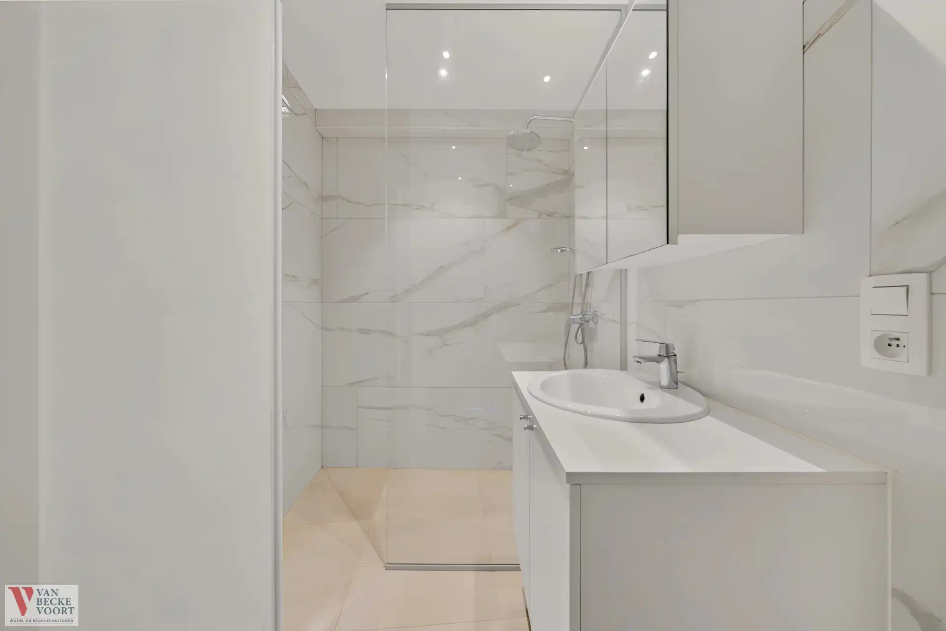 Wonen aan het park: stijlvol gerenoveerd appartement met uitzonderlijk uitzicht foto 13