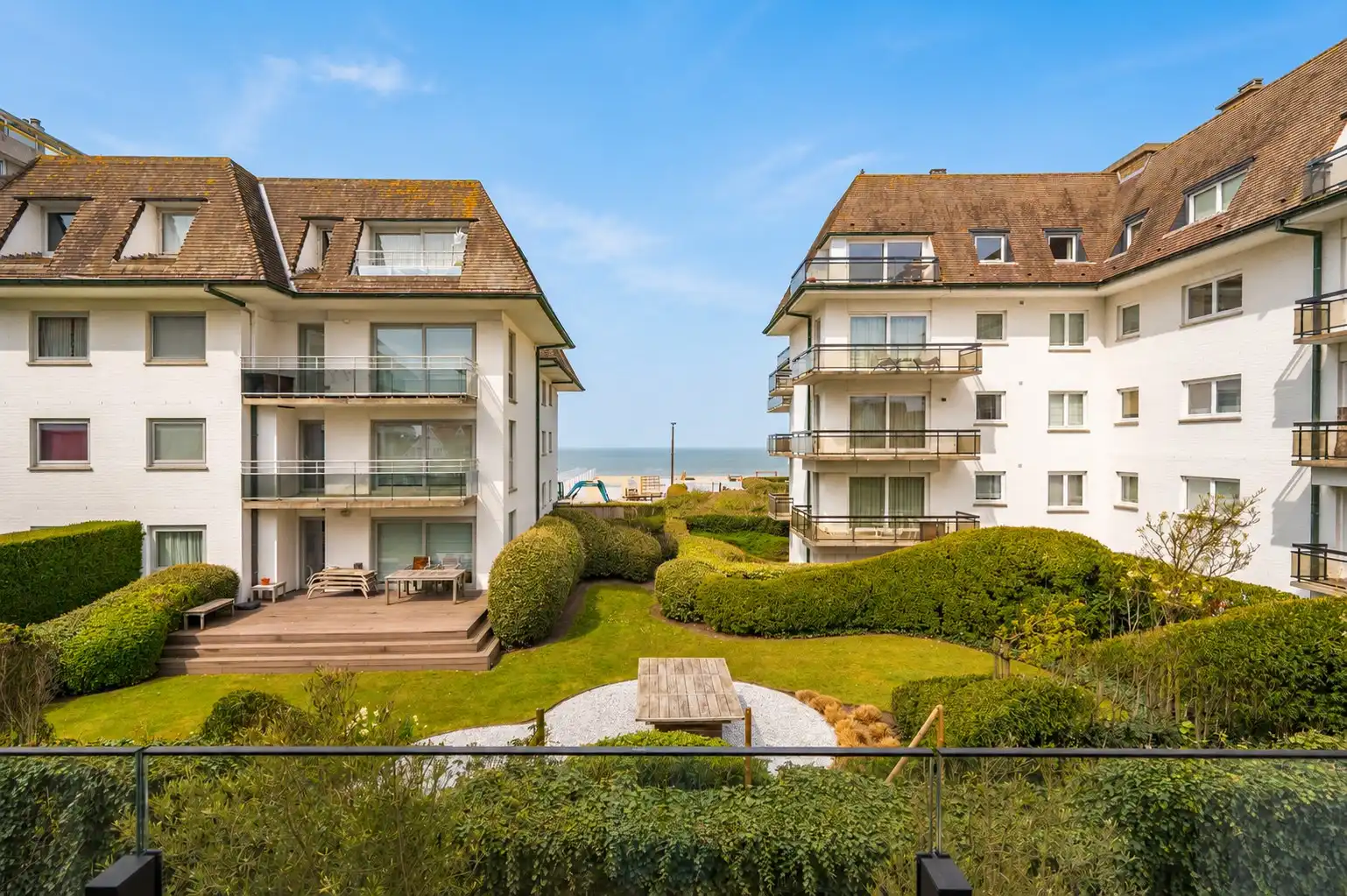 Appartement met zeezicht, gelegen in een villaresidentie in hartje Zoute. foto 3