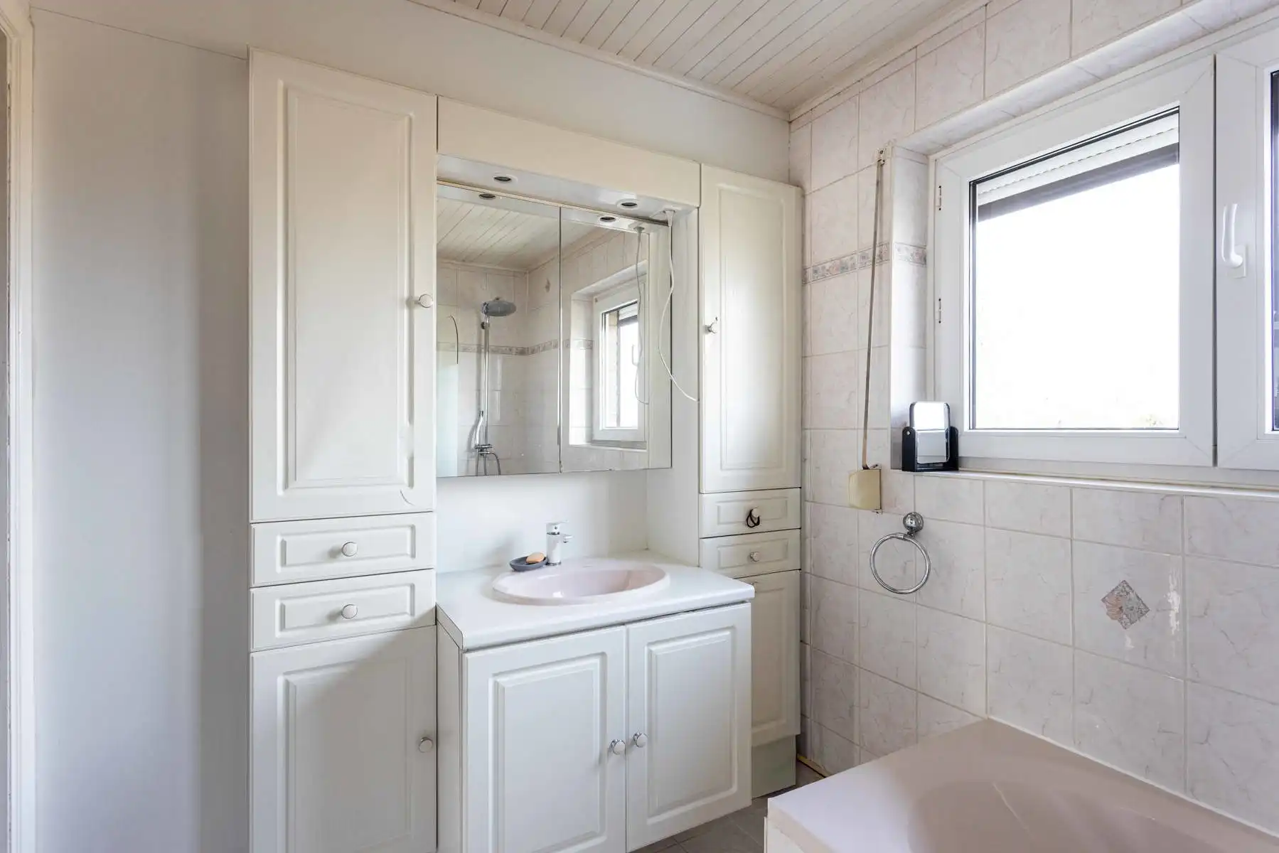 Gerenoveerde bel-etage woning met garage in rustige woonwijk. foto 18