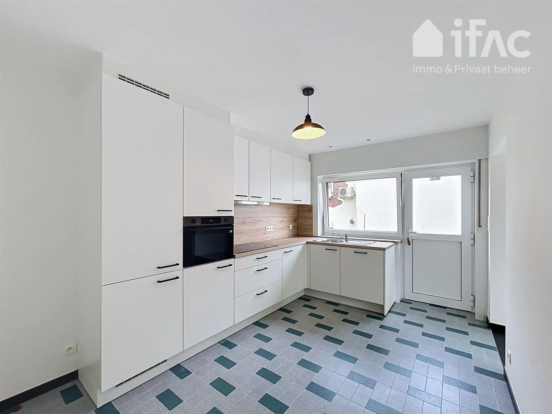 Gerenoveerde woning met 2 slaapkamers en grote tuin foto 12