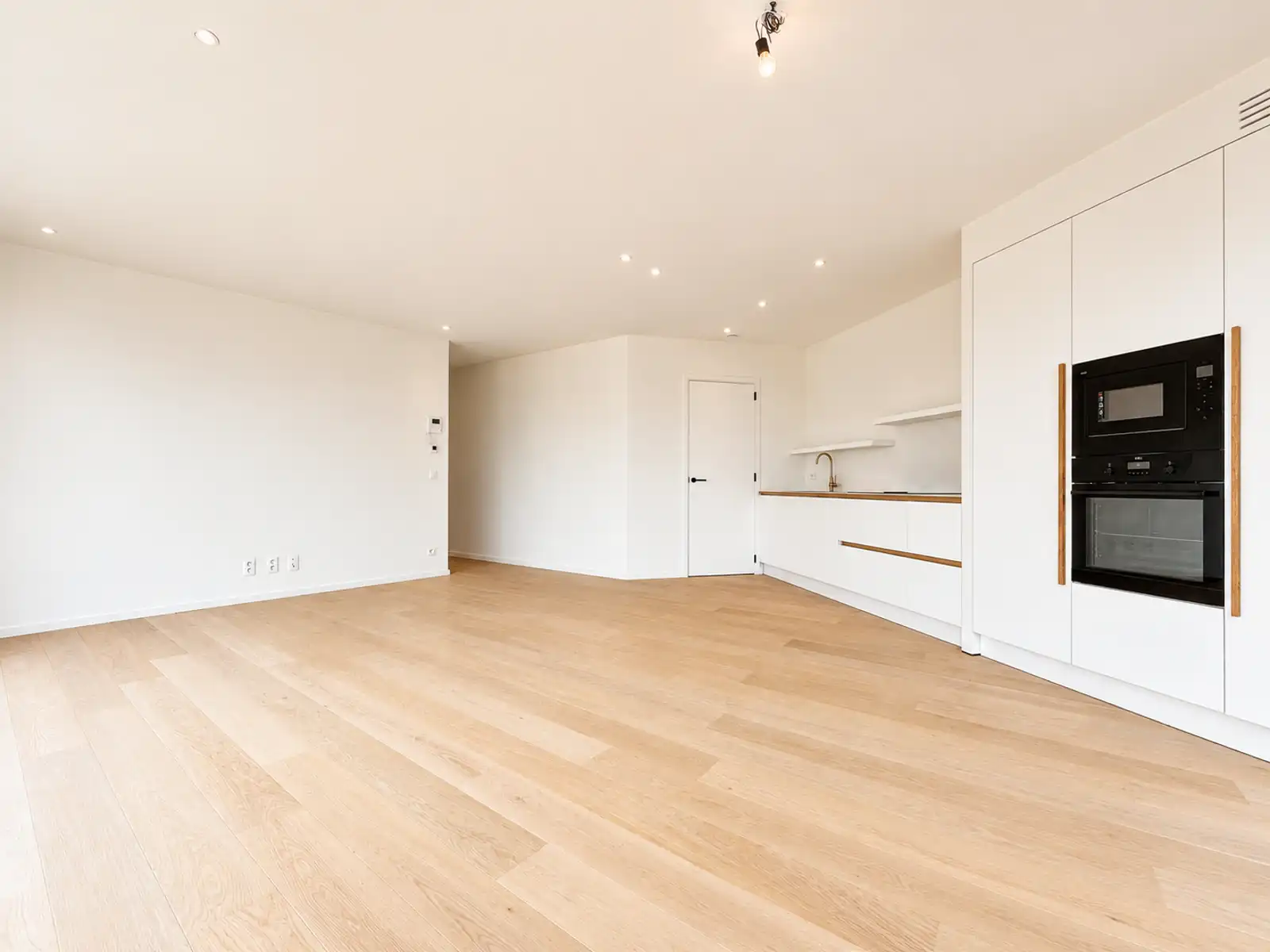 Nieuwbouwappartement met zicht op het Maurice Lippensplein foto 4