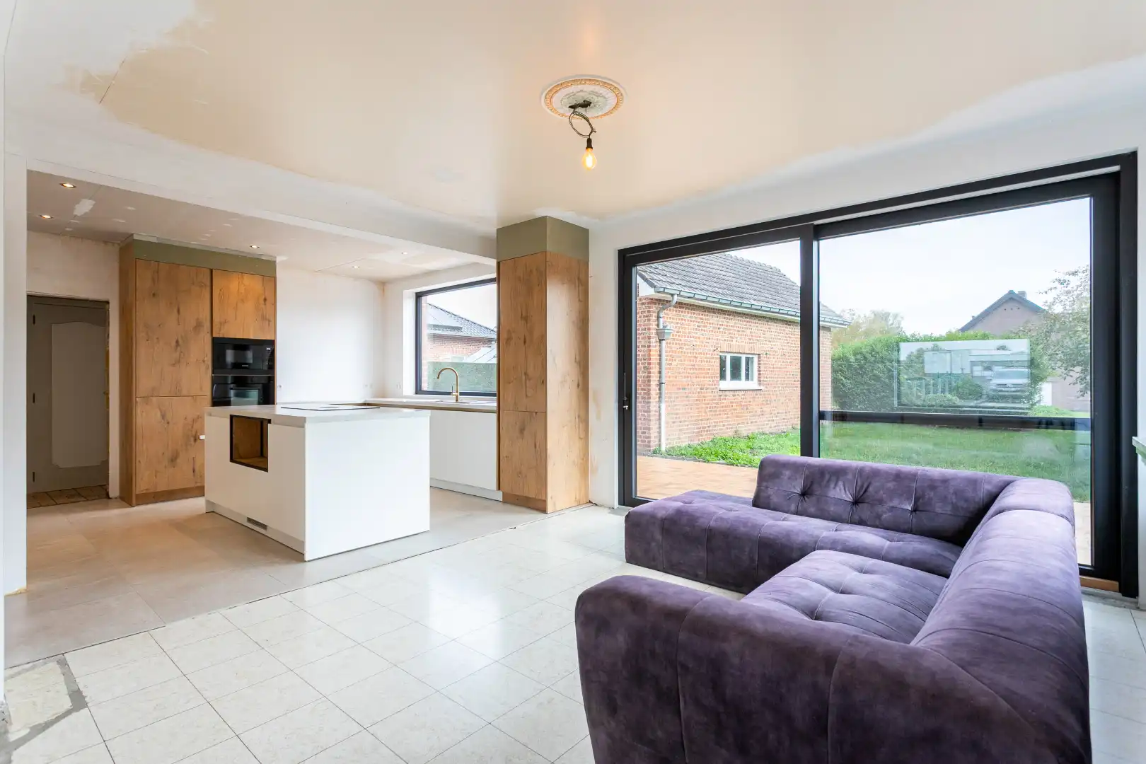 Ruime woning te Pajottegem met 4 slpks, garage en tuin op +-10a! foto 7