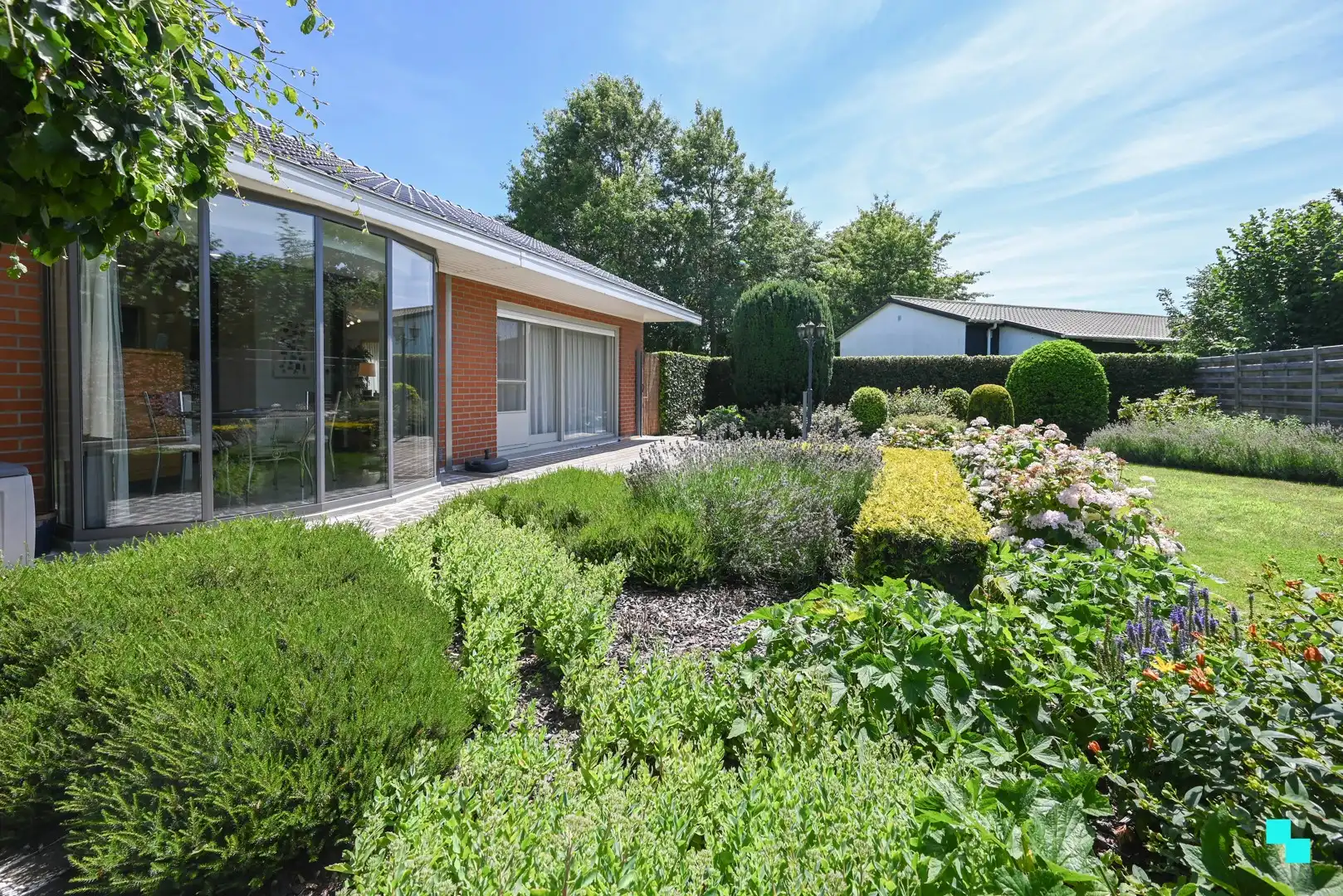 Ruime bungalow nabij centrum van Oostrozebeke foto 25