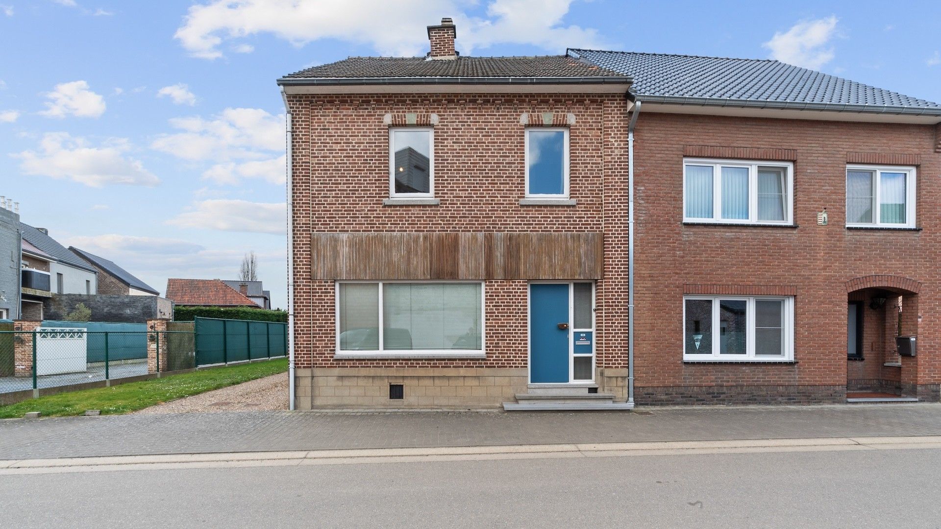 Te renoveren half-open woning met 3 slpks op een perceel van 20a 75ca vlakbij de Nederlandse grens foto 3