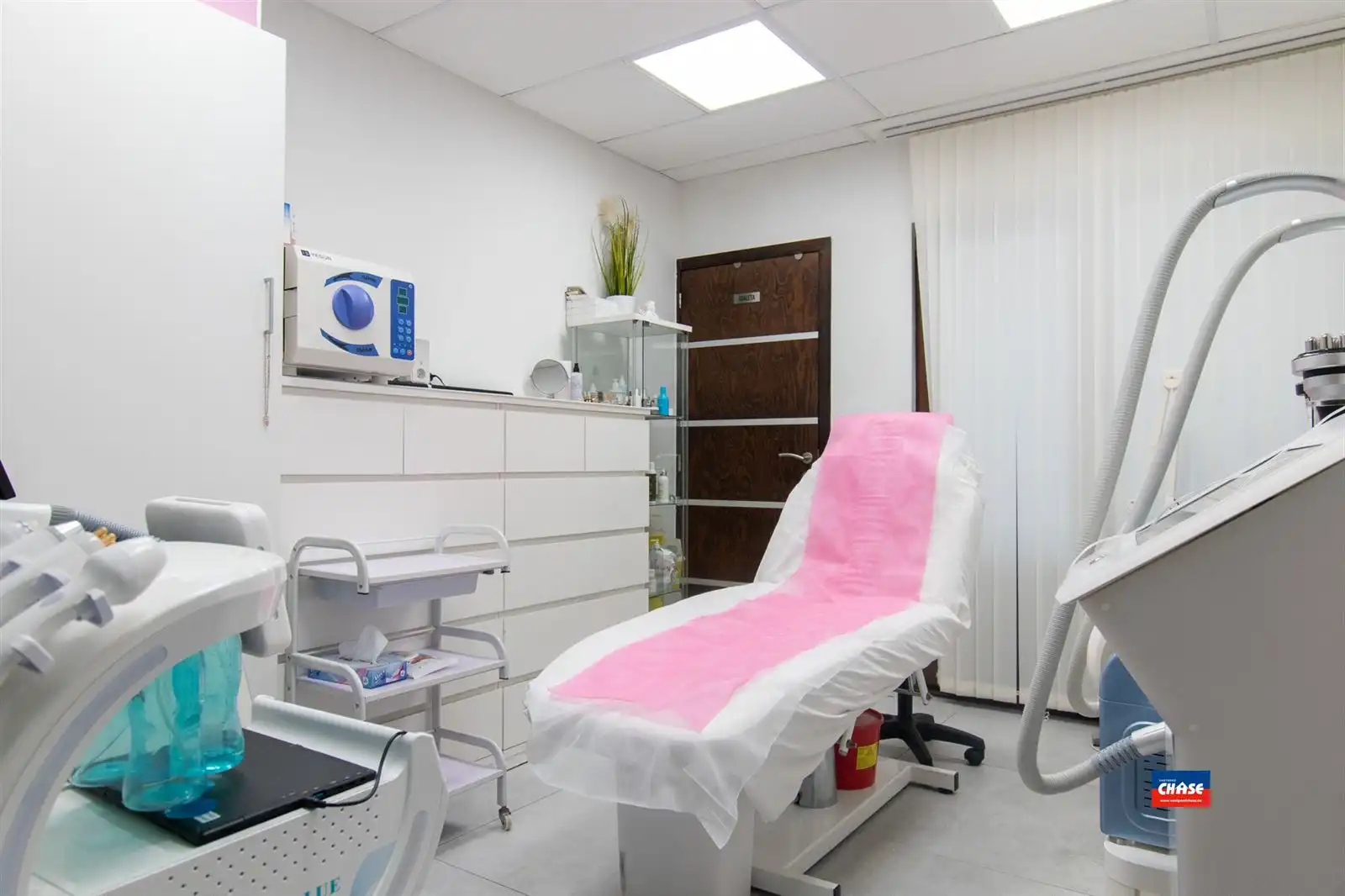 Bel-étage met 4 slaapkamers, 2 badkamers, kantoorruimte, garage en tuin. foto 20