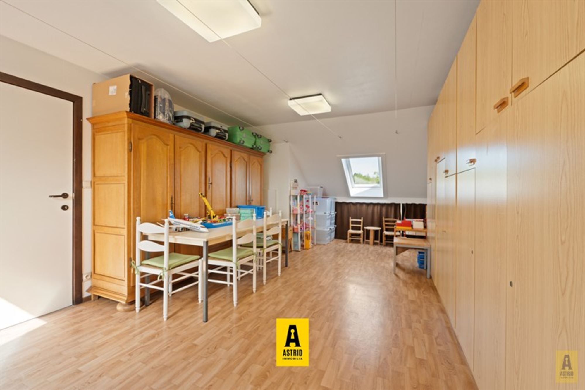 Karaktervolle voormalige dokterswoning met zee aan ruimte en mogelijkheden! foto 40