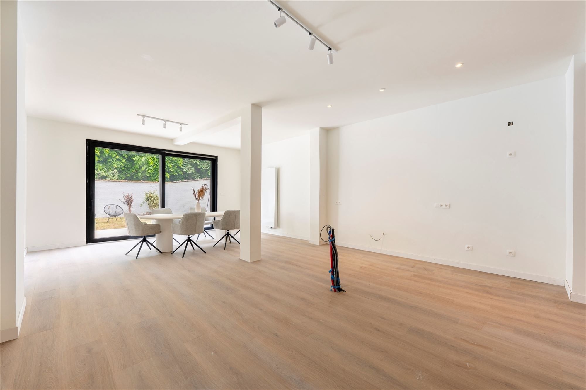 Gerenoveerde woning met tuin foto 4